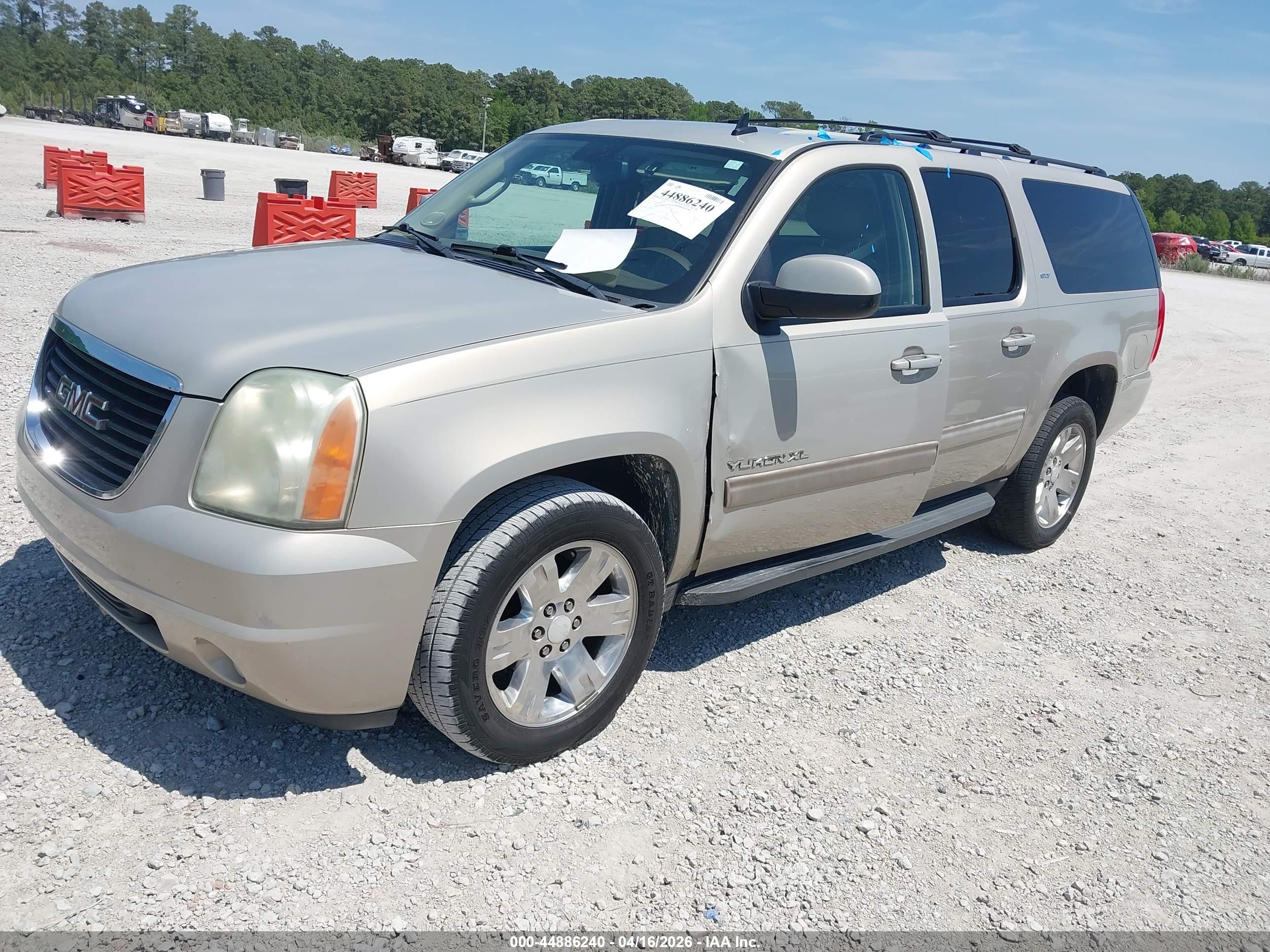 GMC YUKON image 2