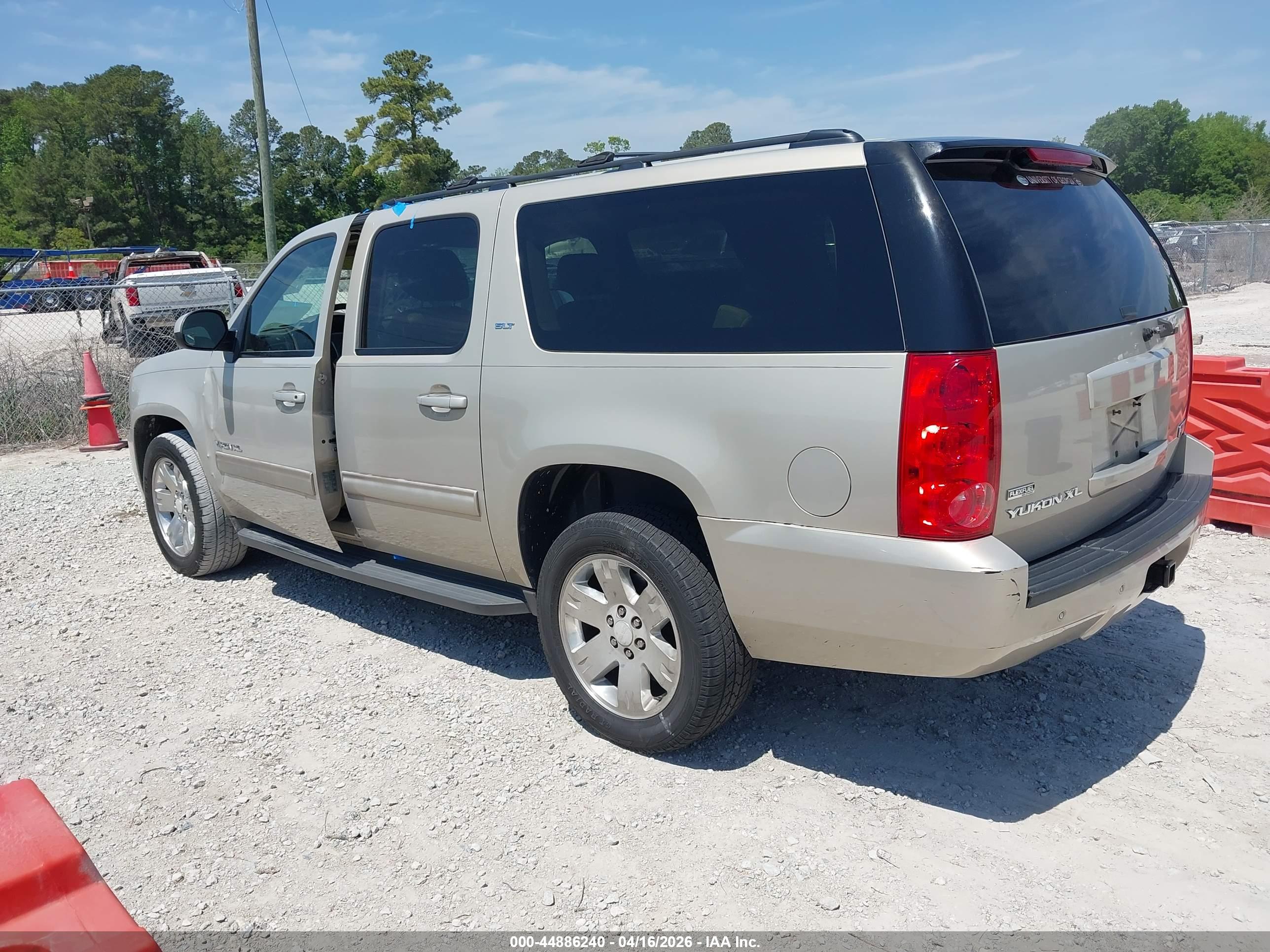 GMC YUKON image 3