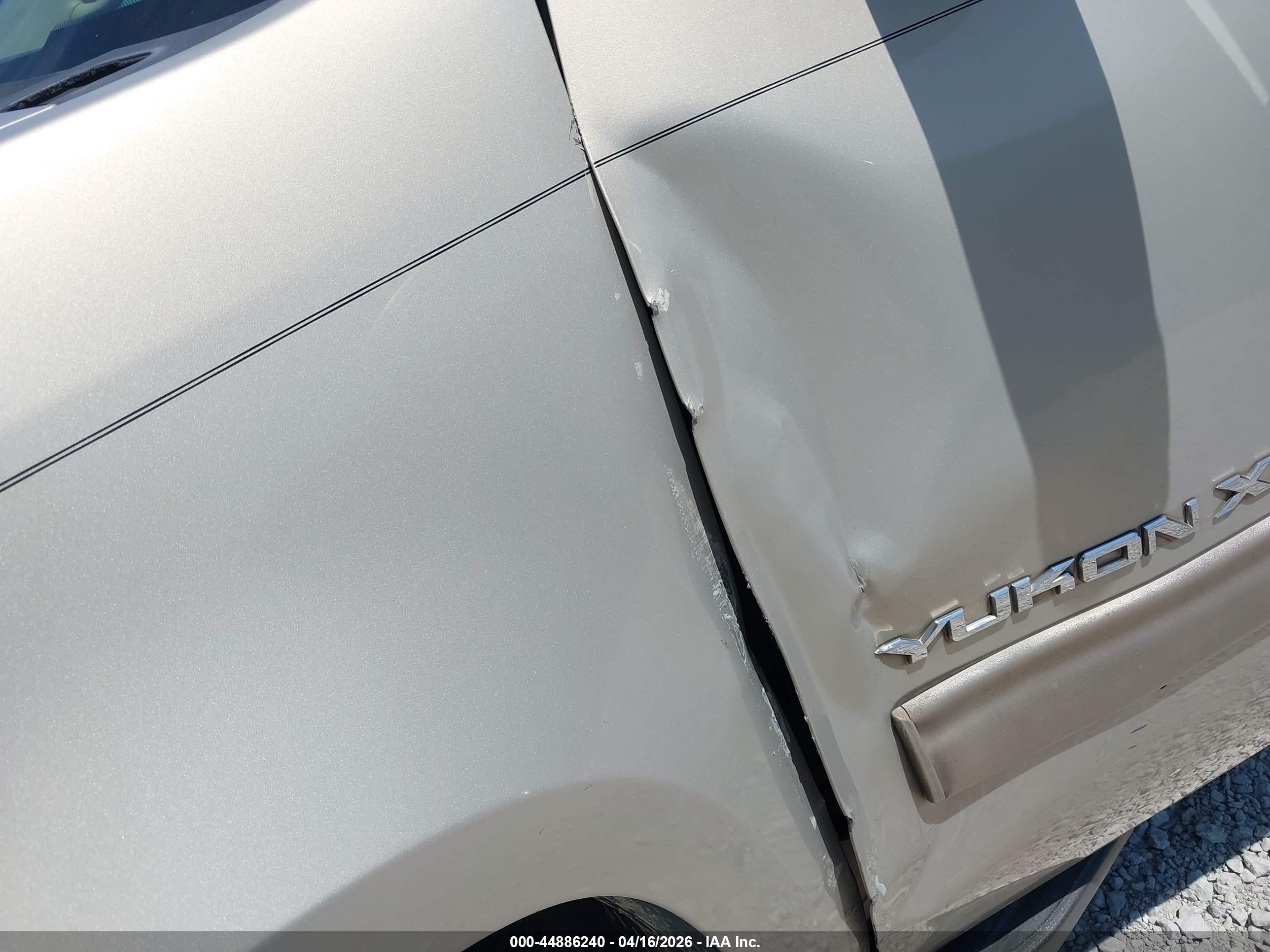 GMC YUKON image 6