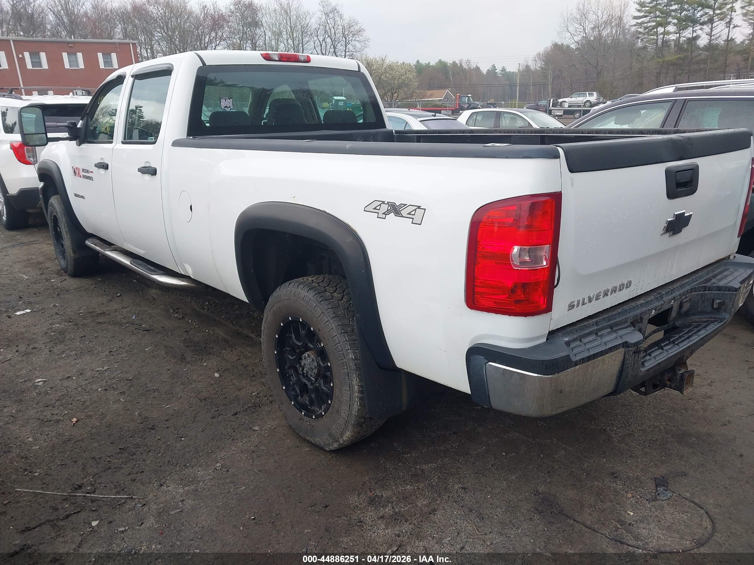 CHEVROLET SILVERADO image 3