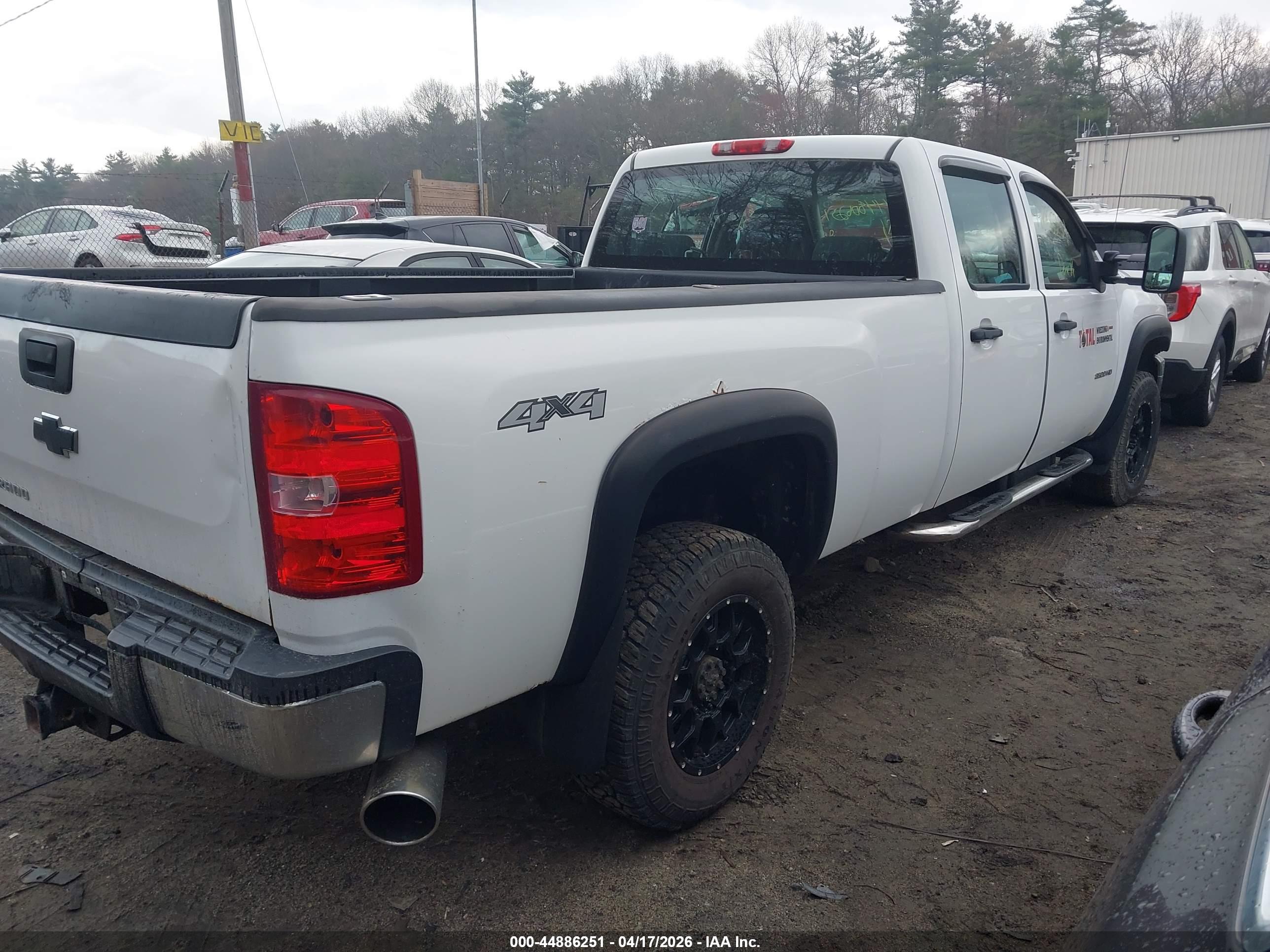CHEVROLET SILVERADO image 4