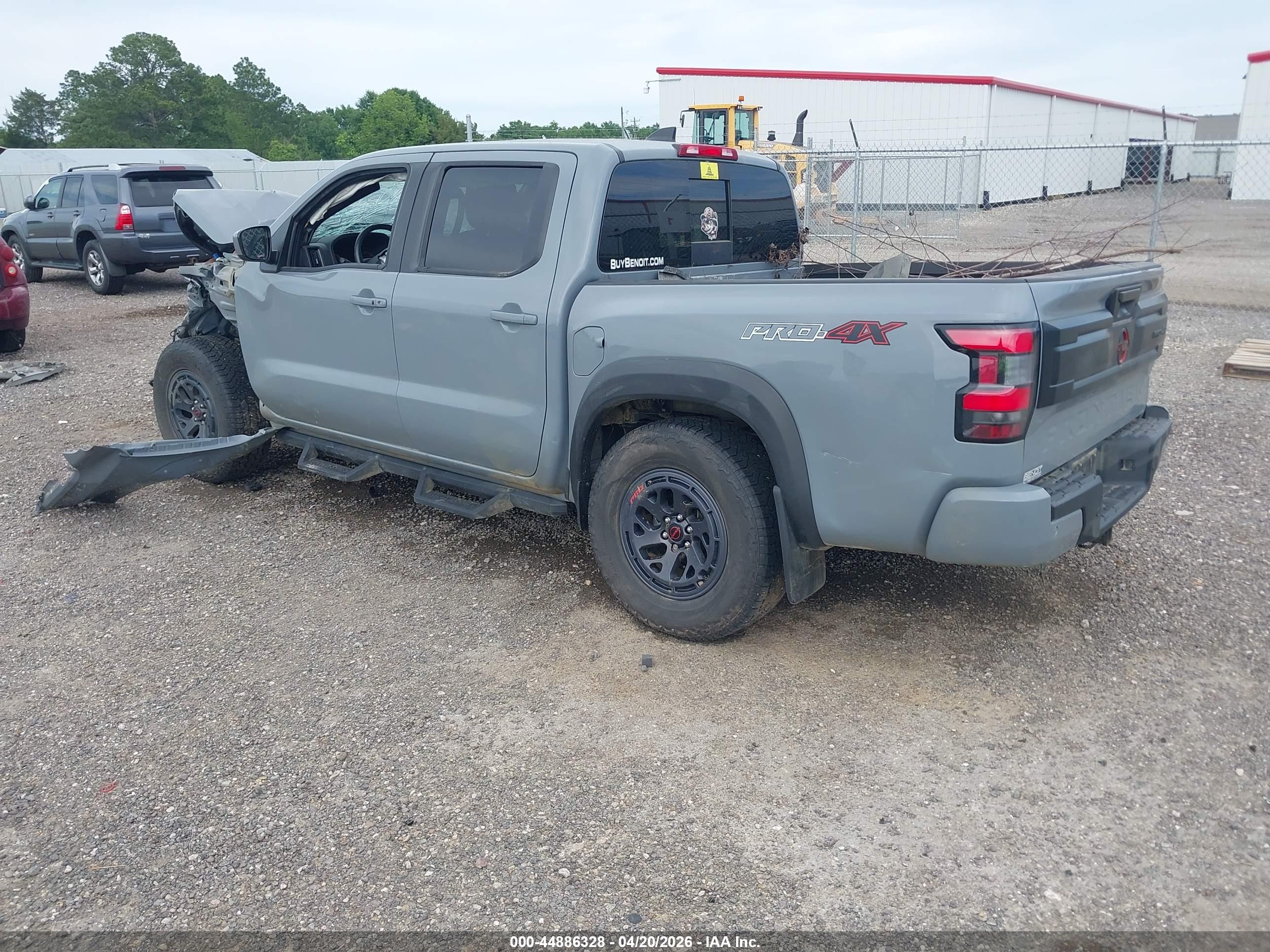 NISSAN FRONTIER image 3