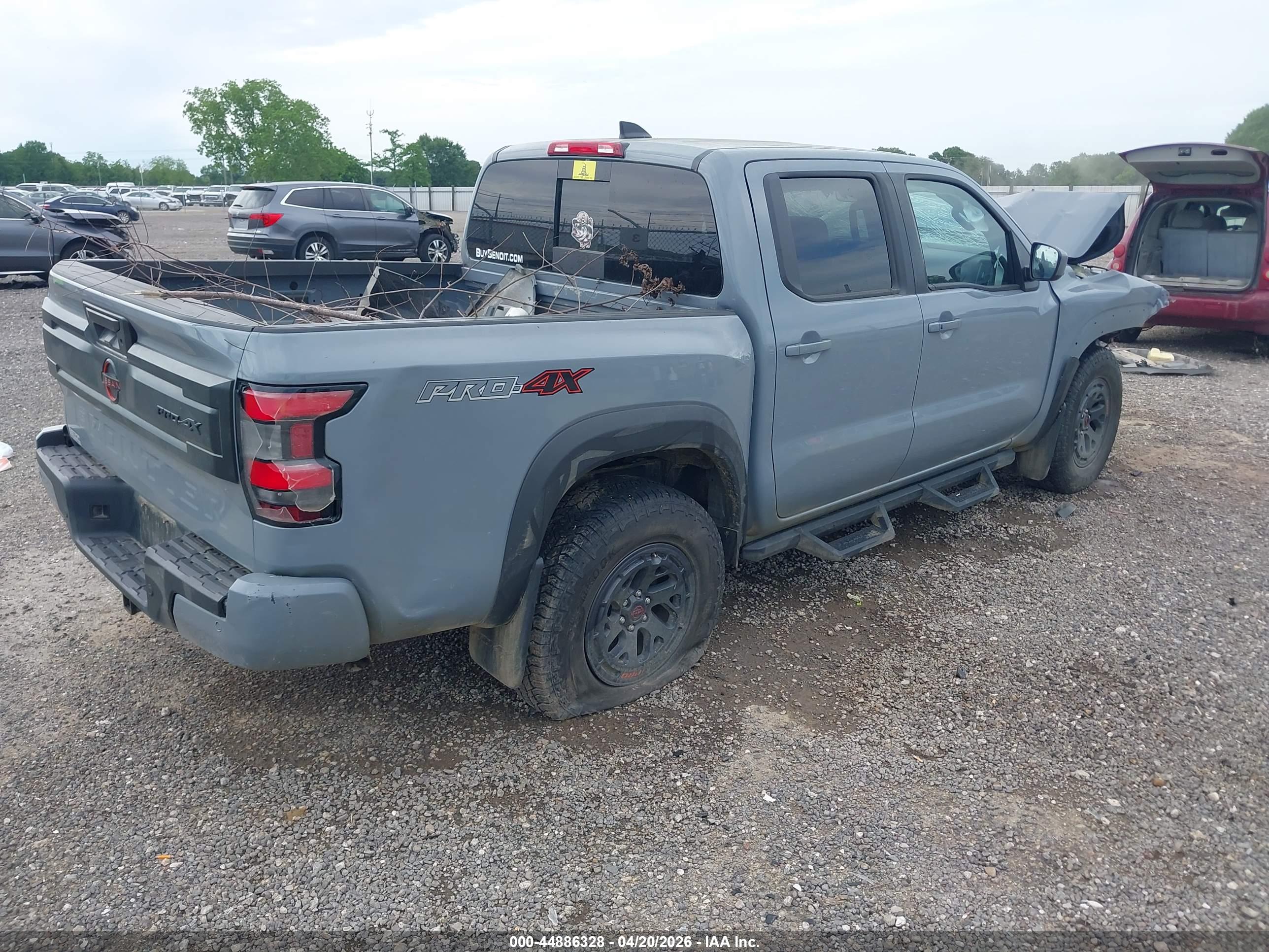 NISSAN FRONTIER image 4