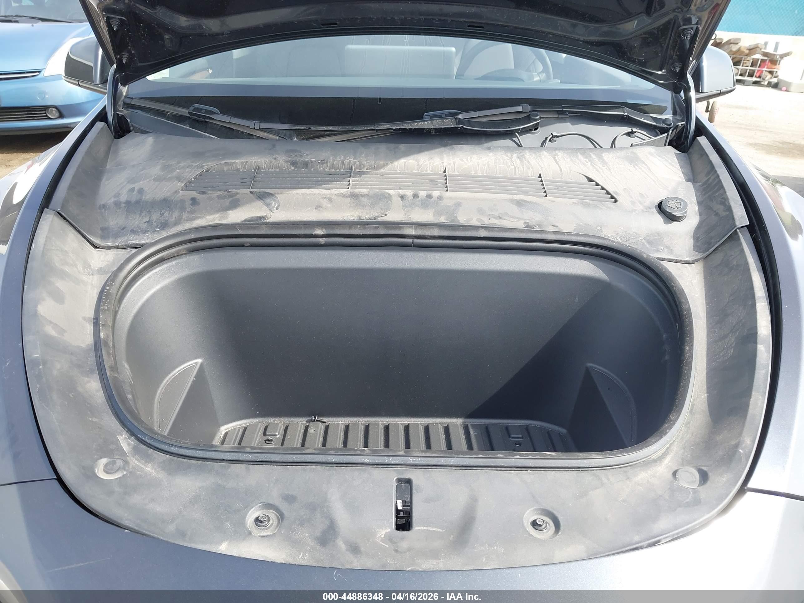 TESLA MODEL image 10