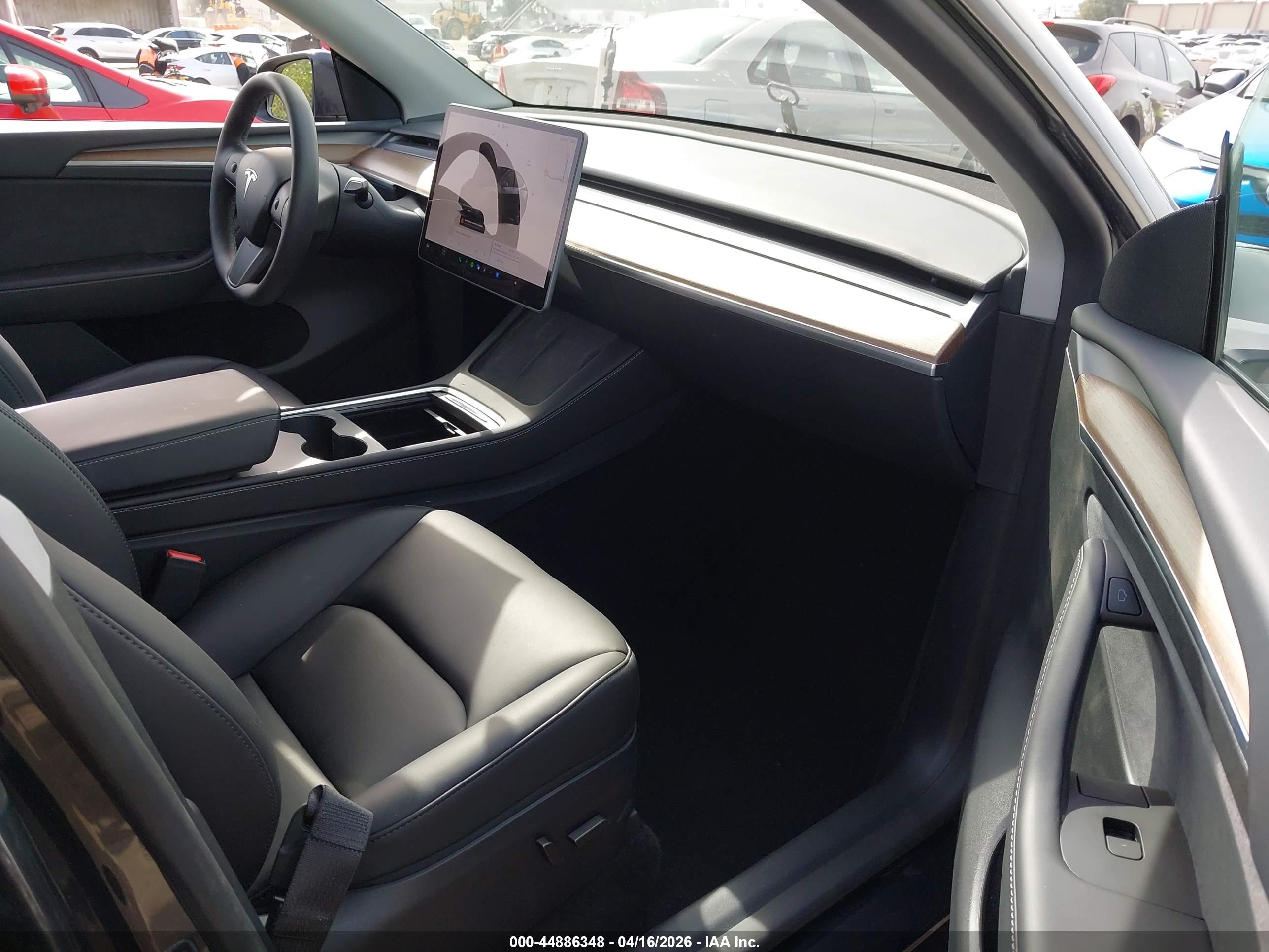 TESLA MODEL image 5
