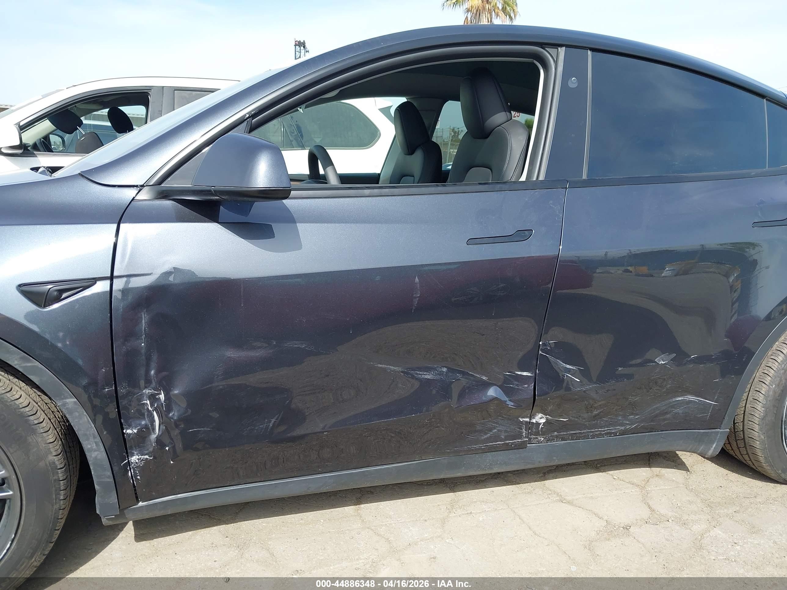 TESLA MODEL image 6
