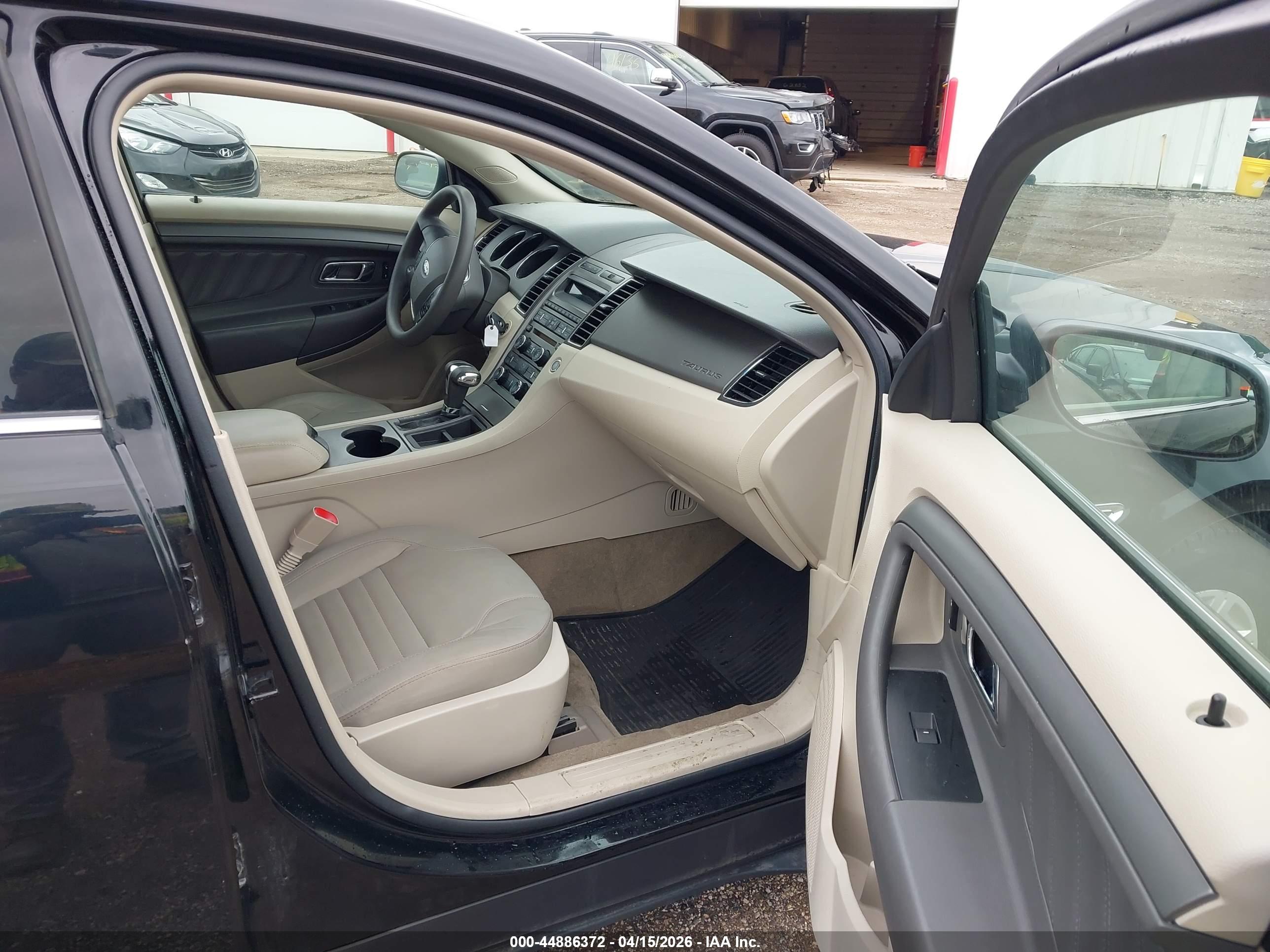 FORD TAURUS image 5