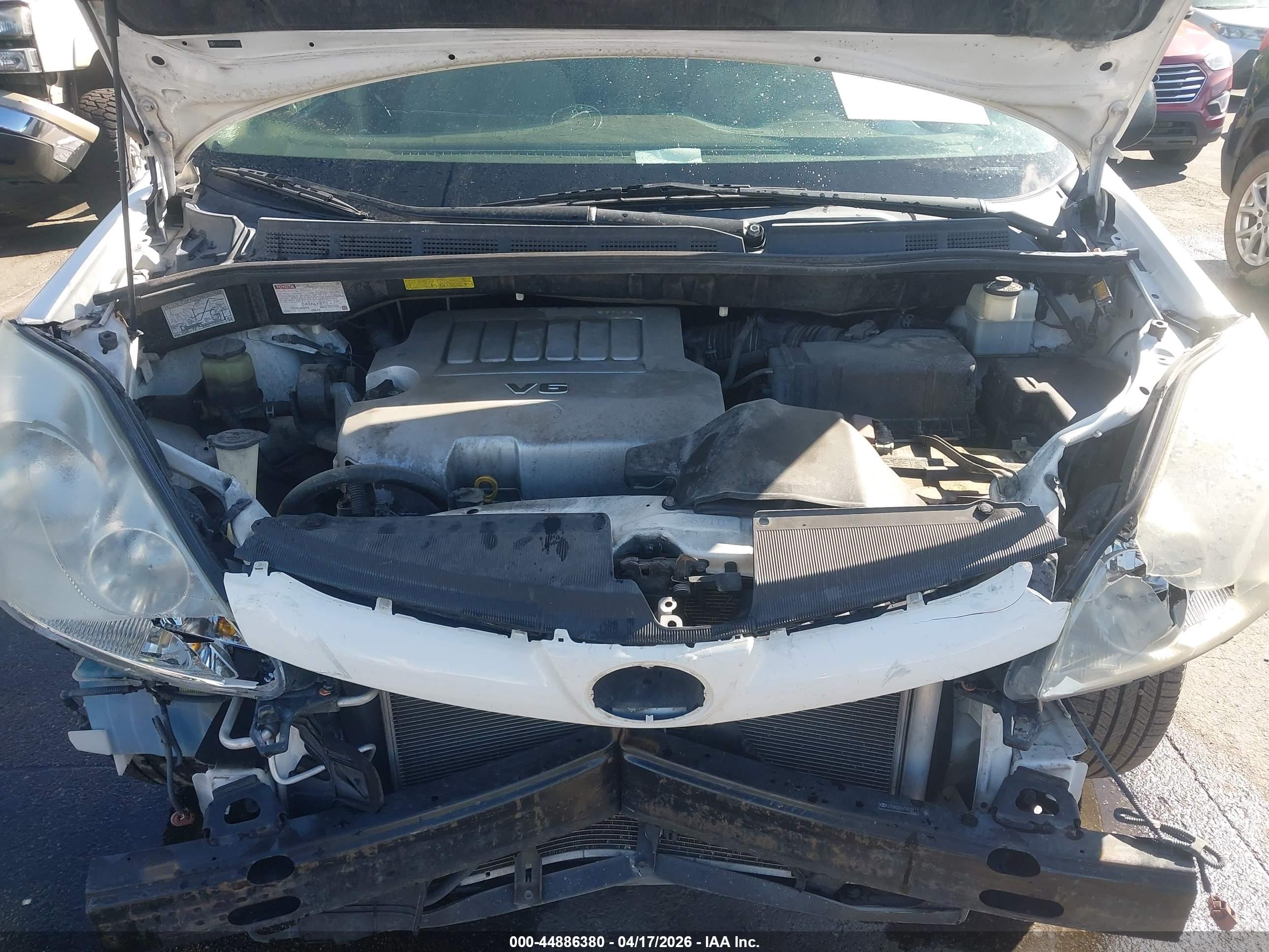 TOYOTA SIENNA image 10