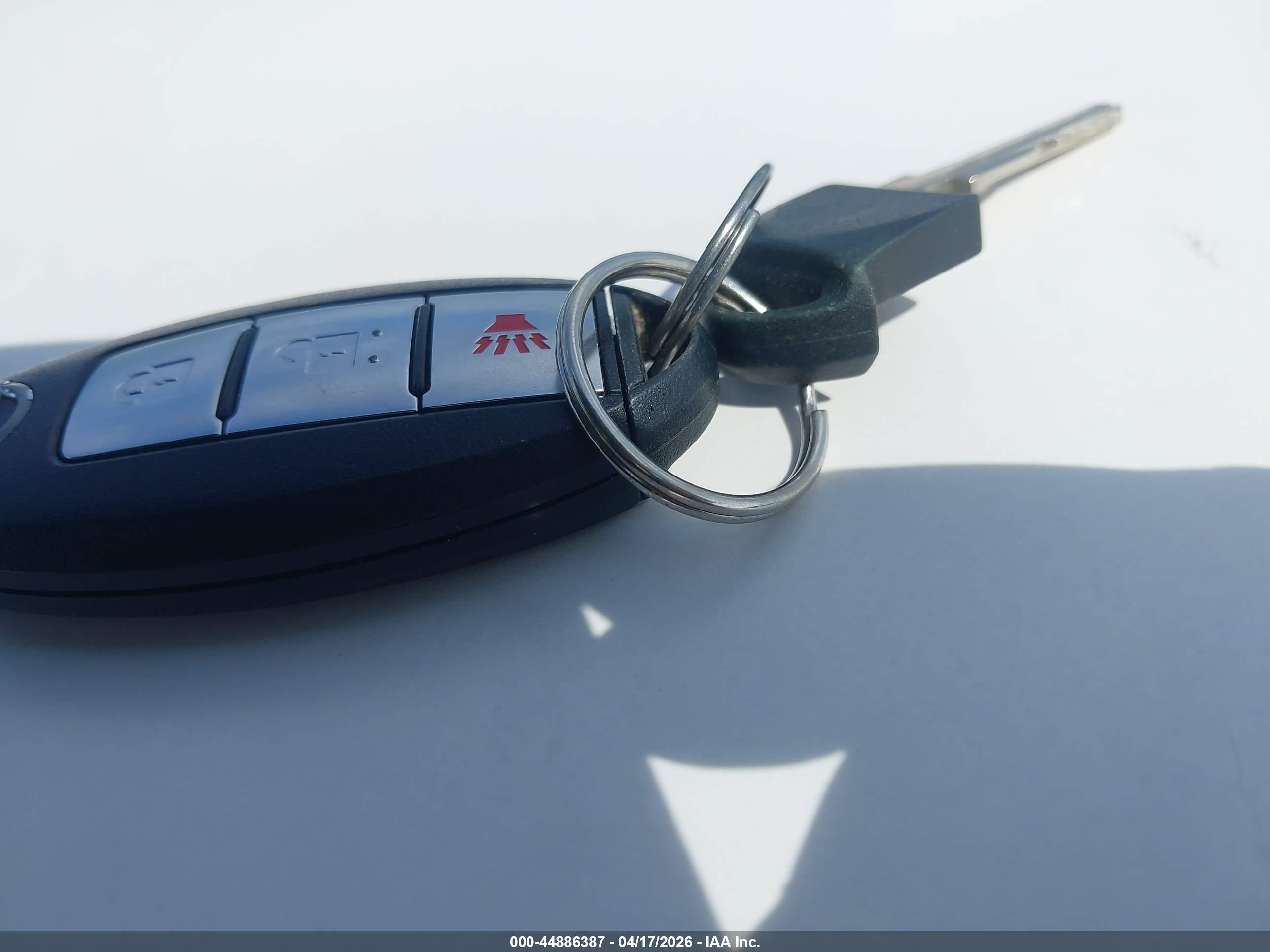 NISSAN ROGUE image 11