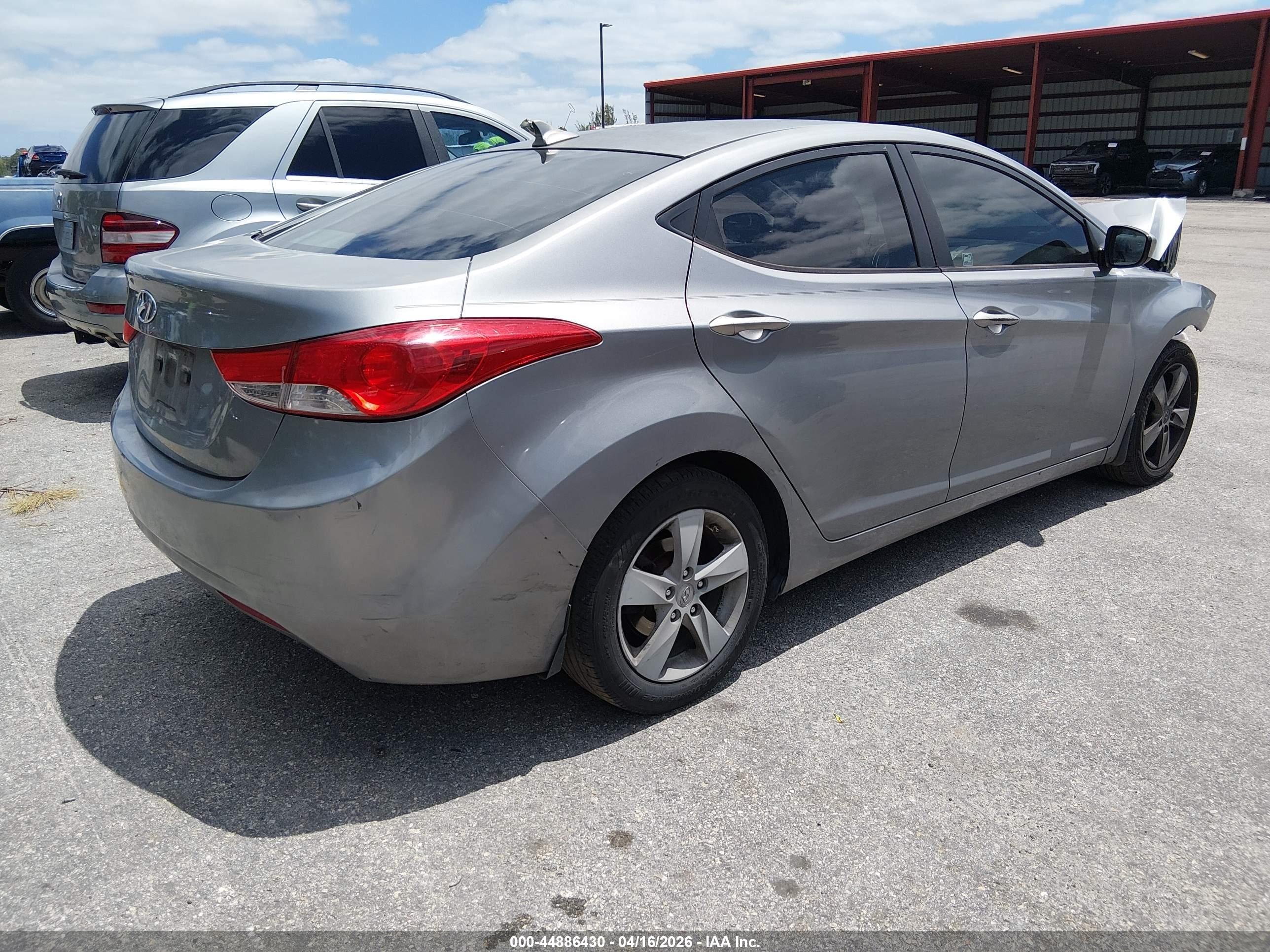 HYUNDAI ELANTRA image 4