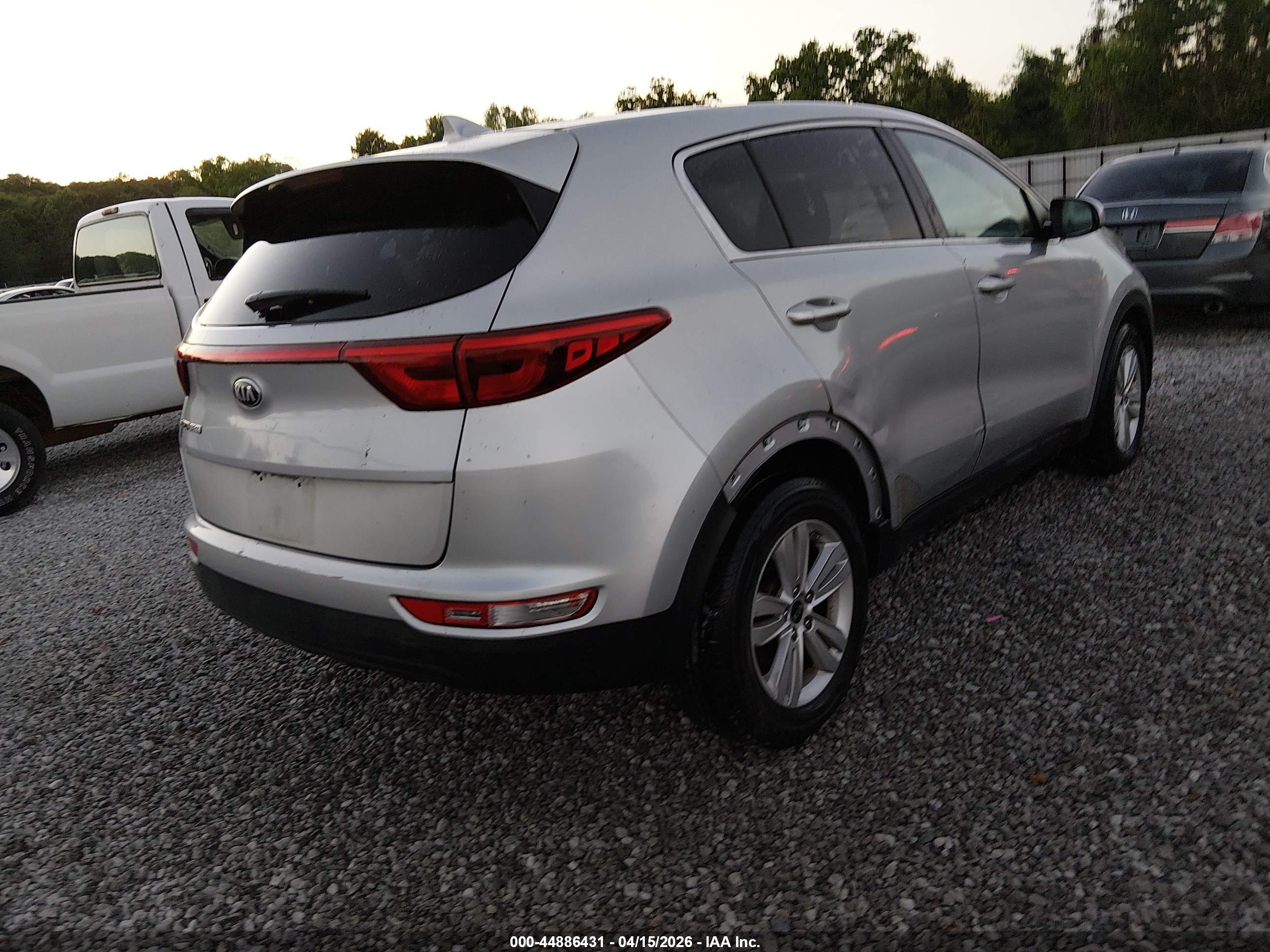 KIA SPORTAGE image 4