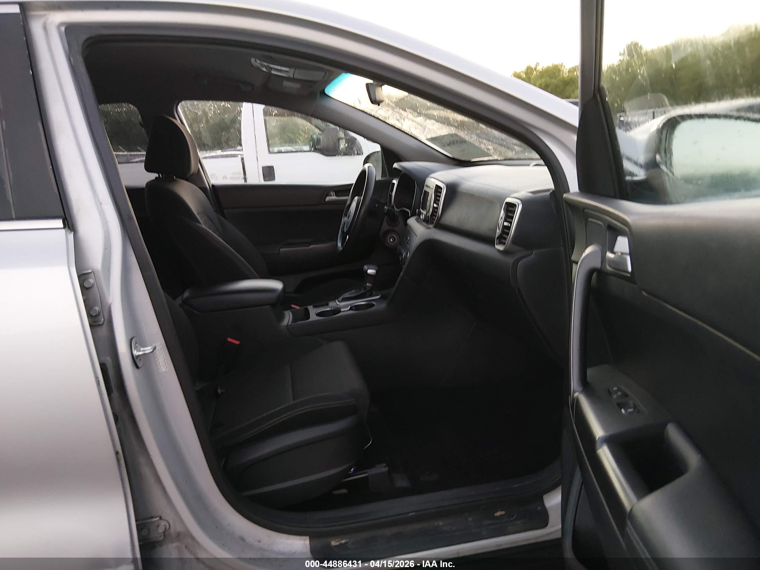 KIA SPORTAGE image 5