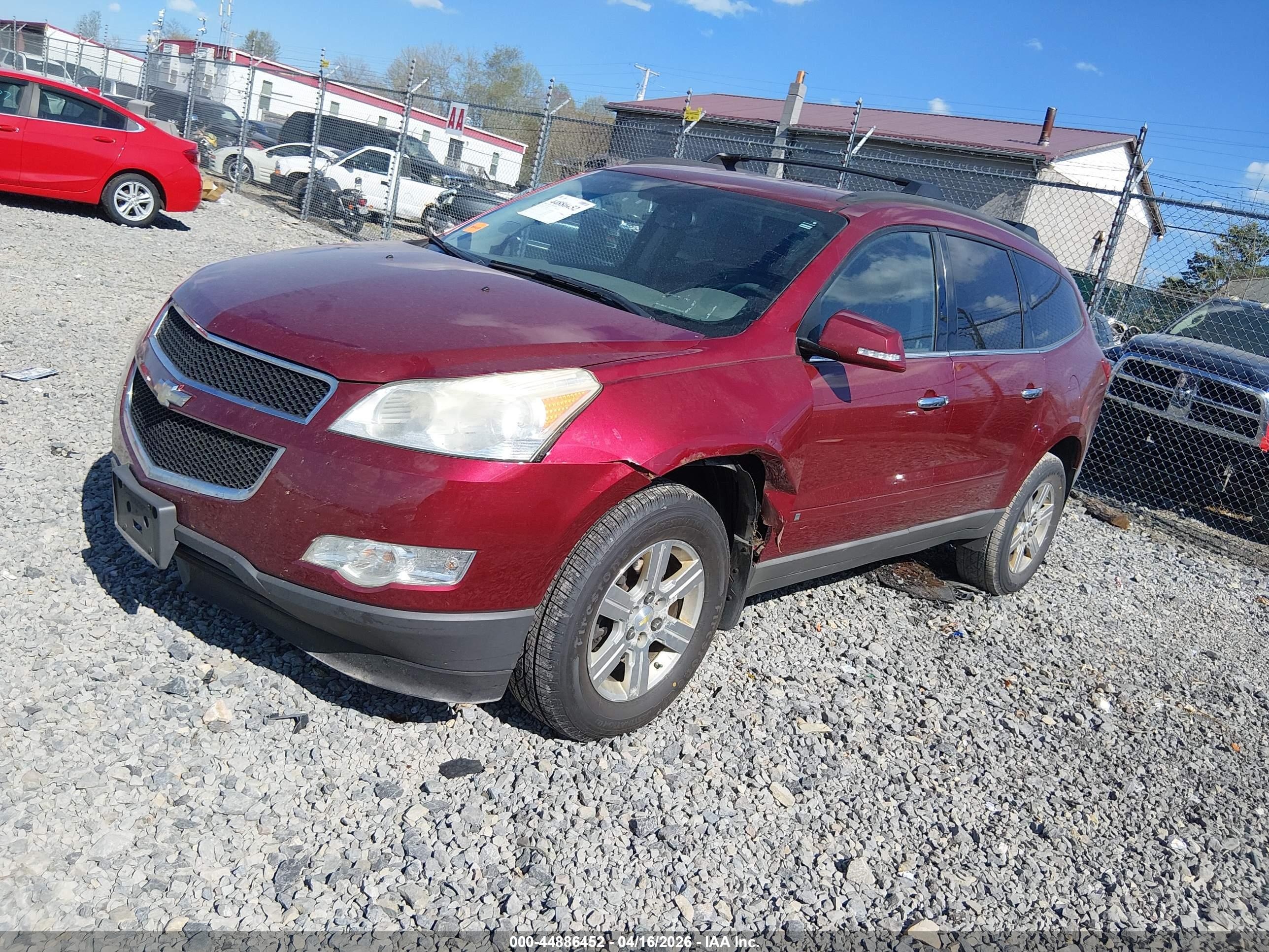 CHEVROLET TRAVERSE image 2
