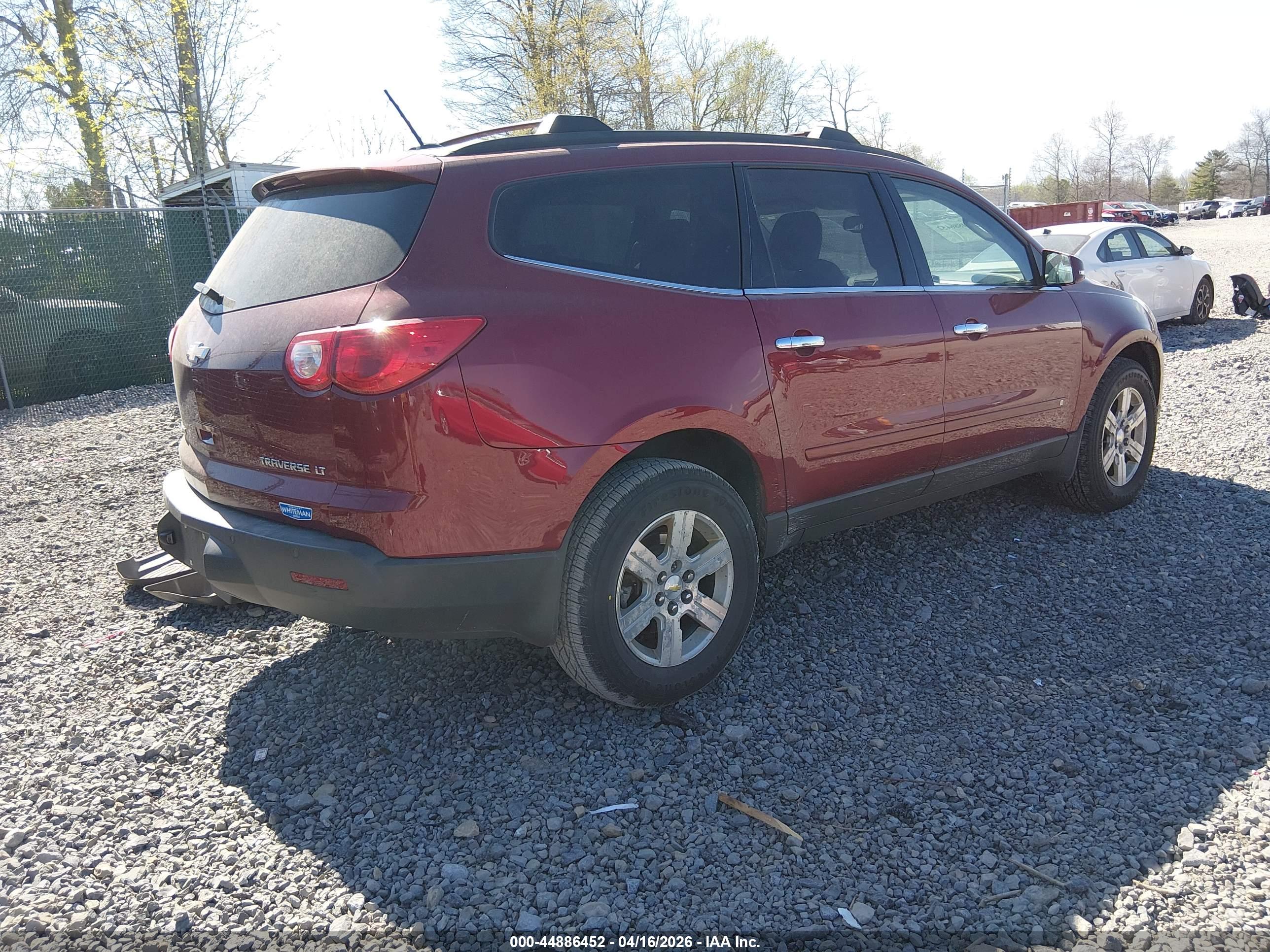 CHEVROLET TRAVERSE image 4