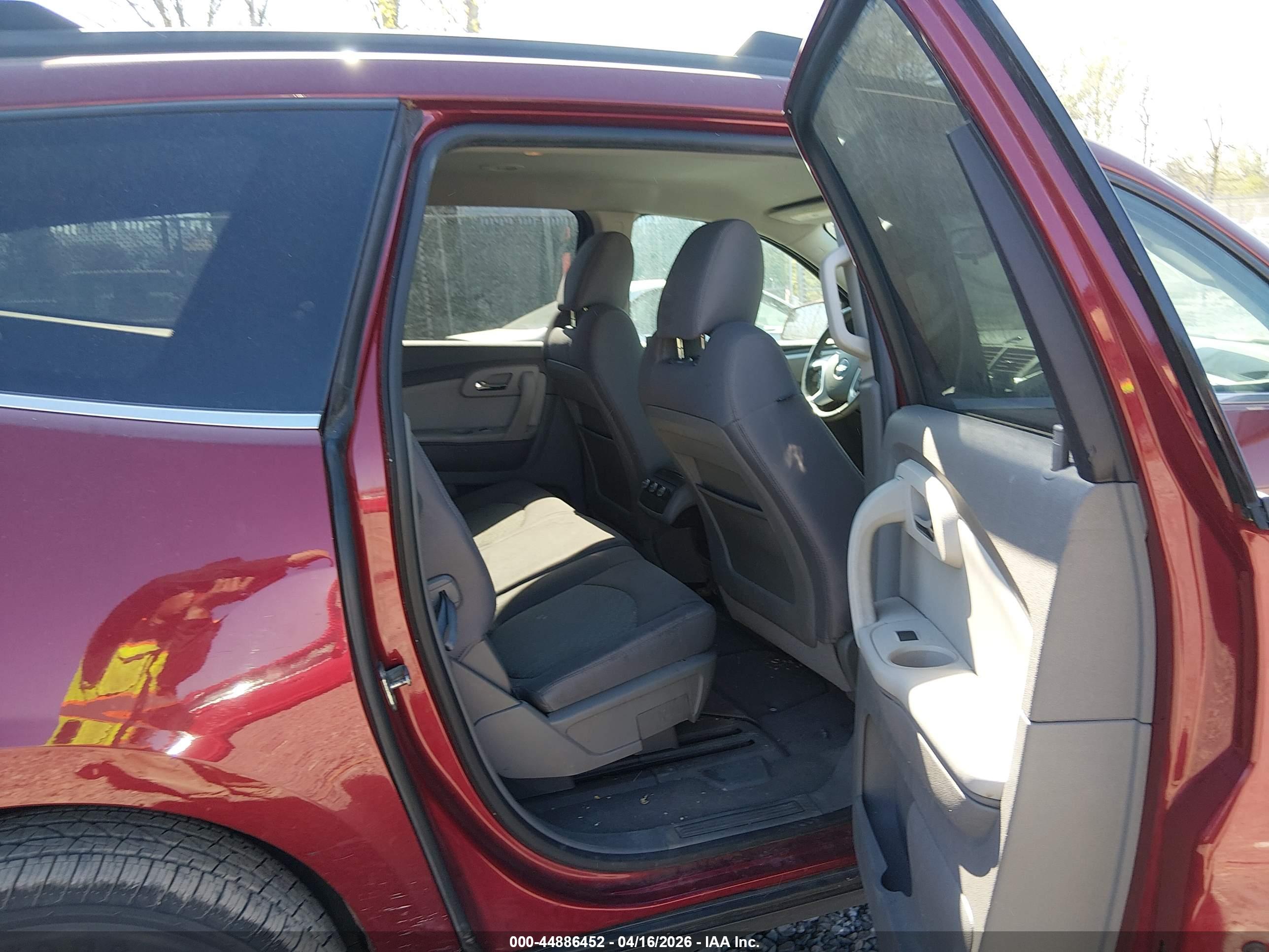 CHEVROLET TRAVERSE image 8