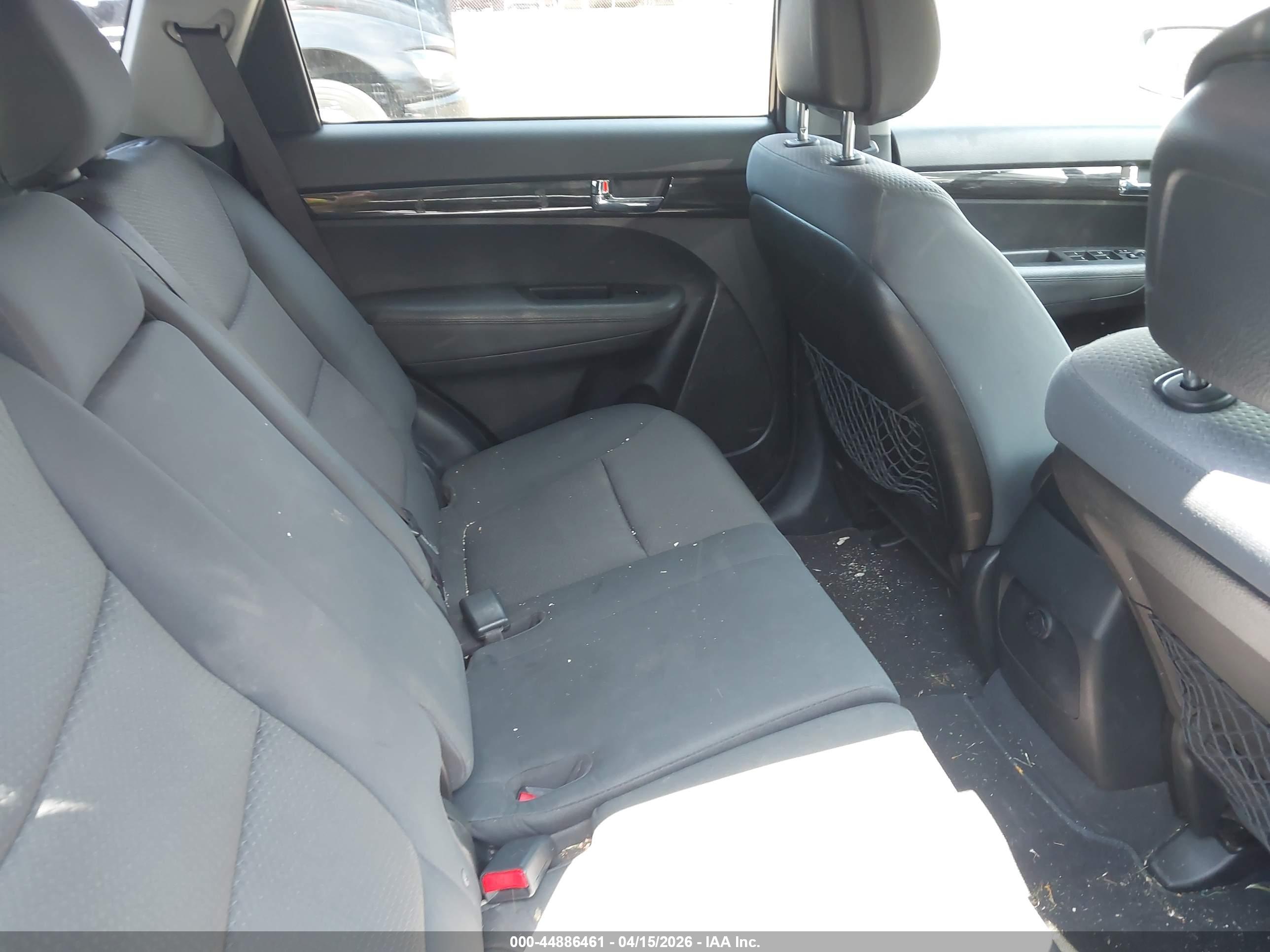 KIA SORENTO image 8