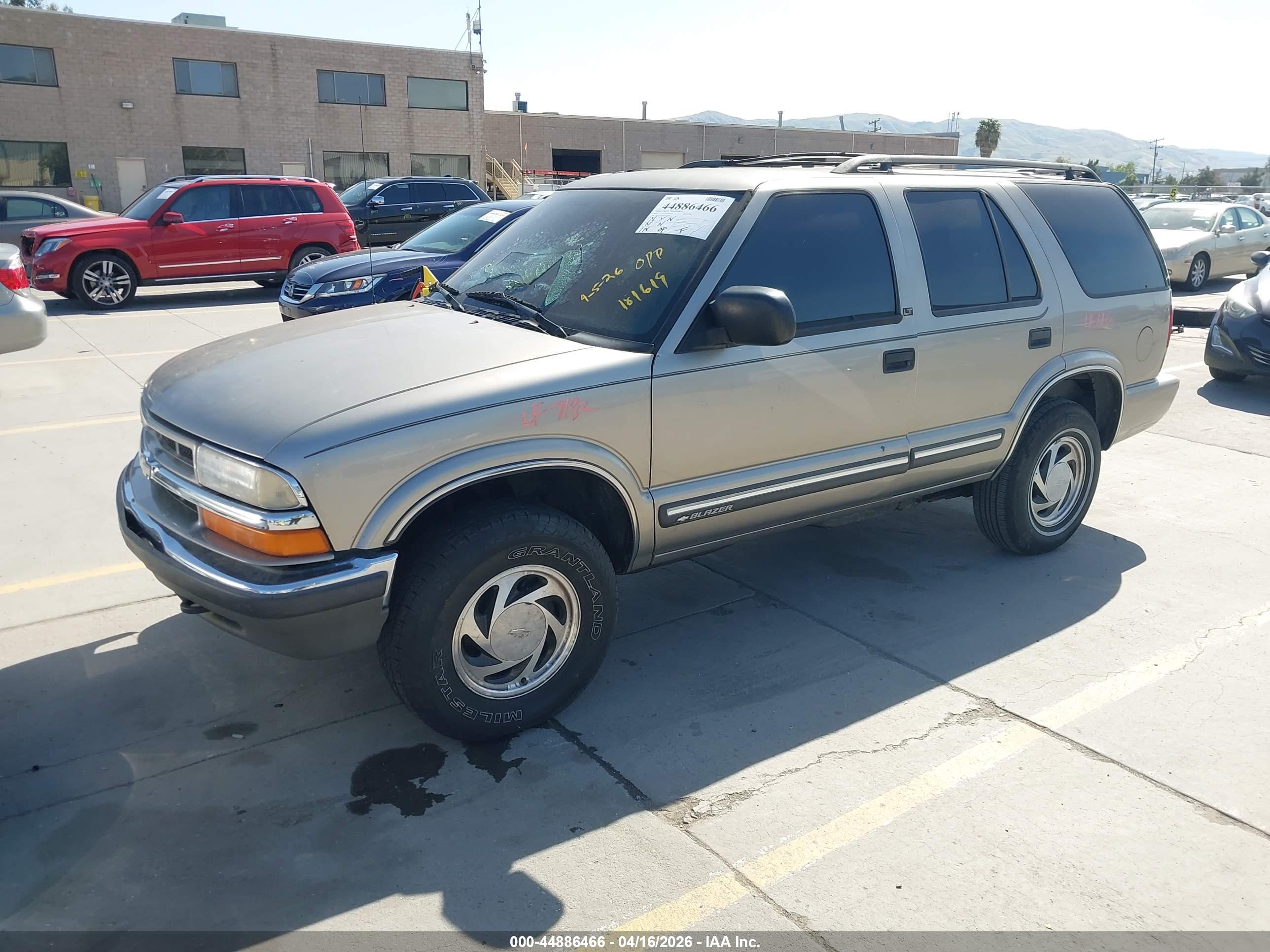 CHEVROLET BLAZER image 2