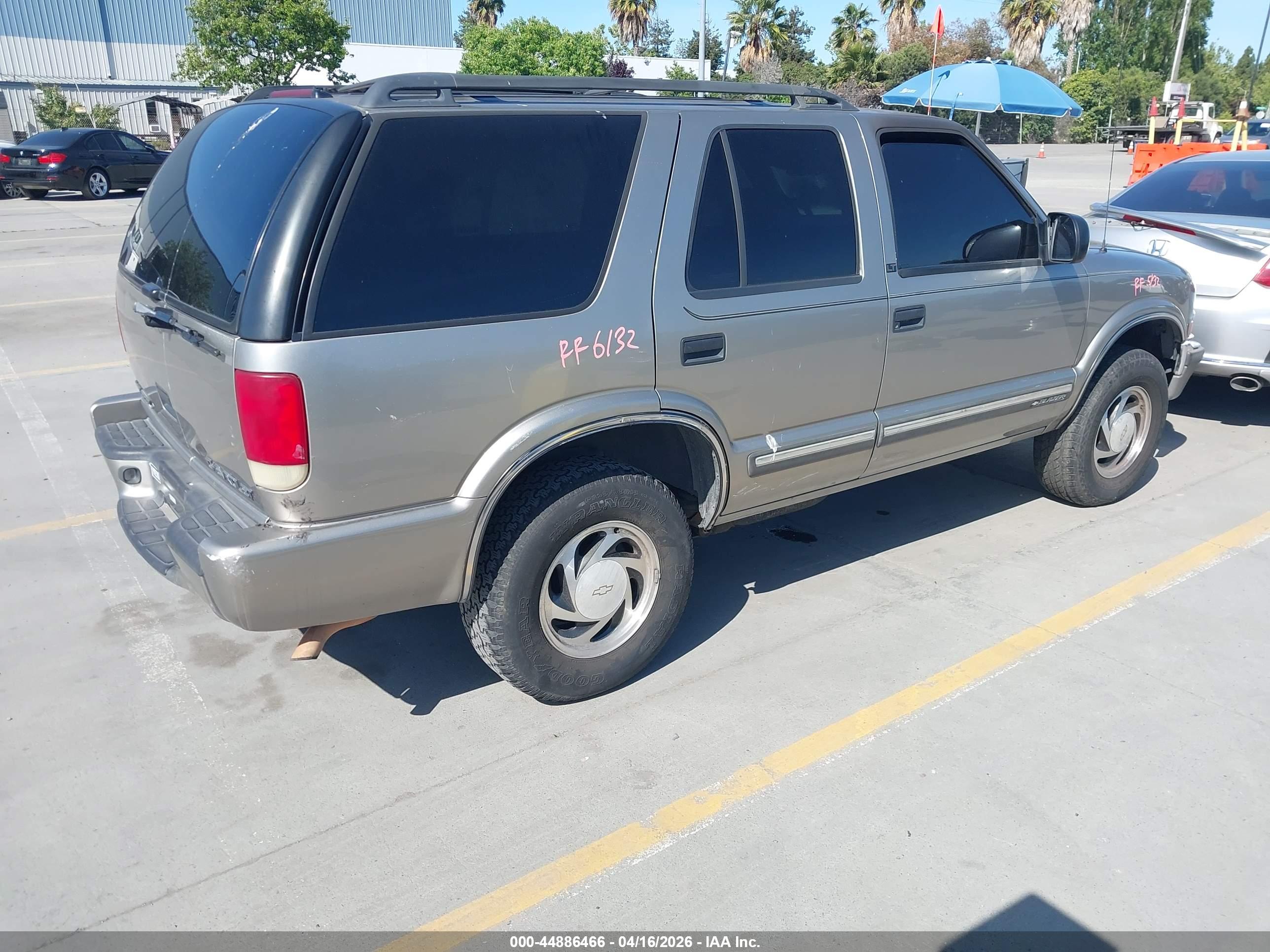 CHEVROLET BLAZER image 4