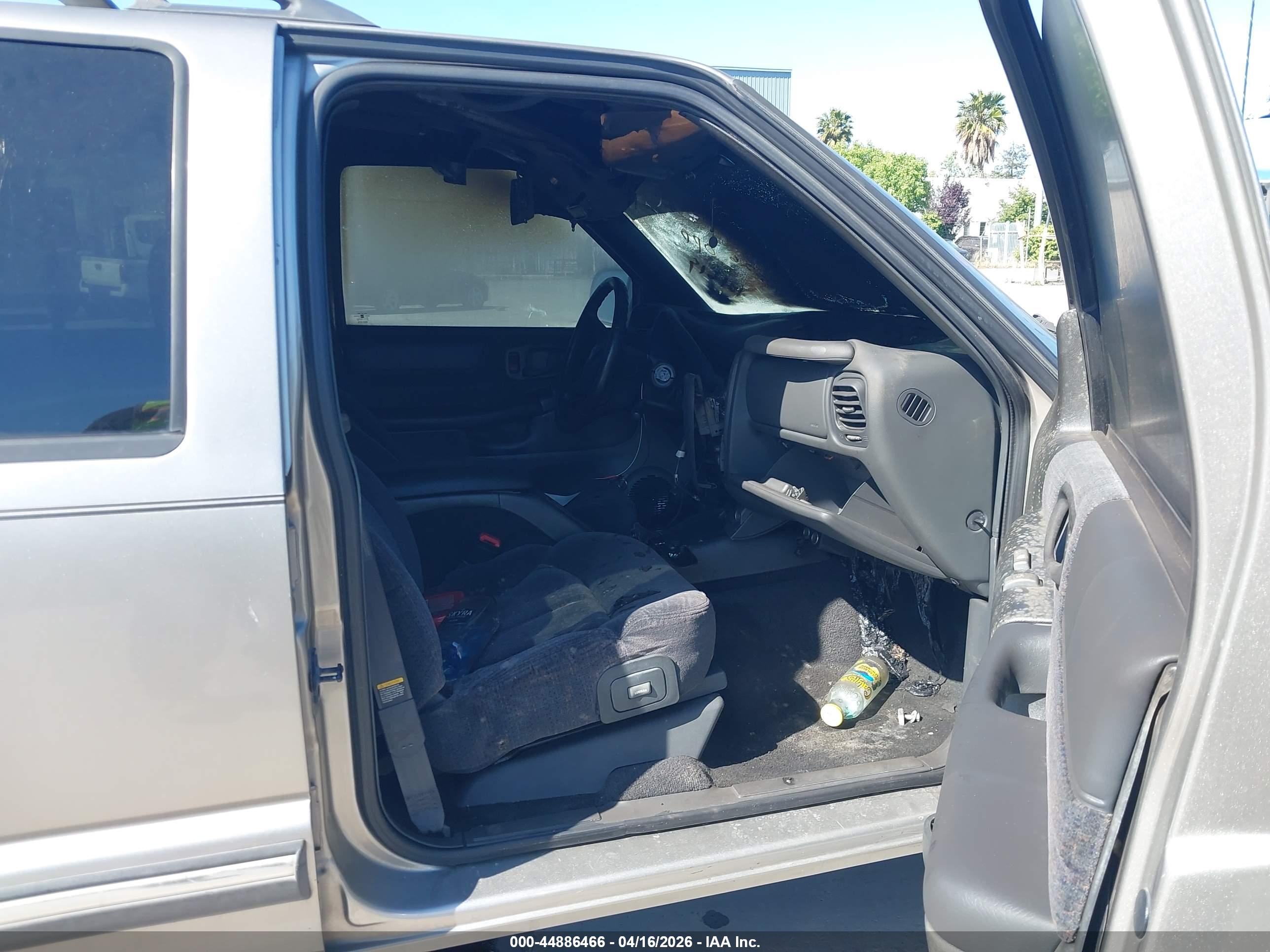 CHEVROLET BLAZER image 5