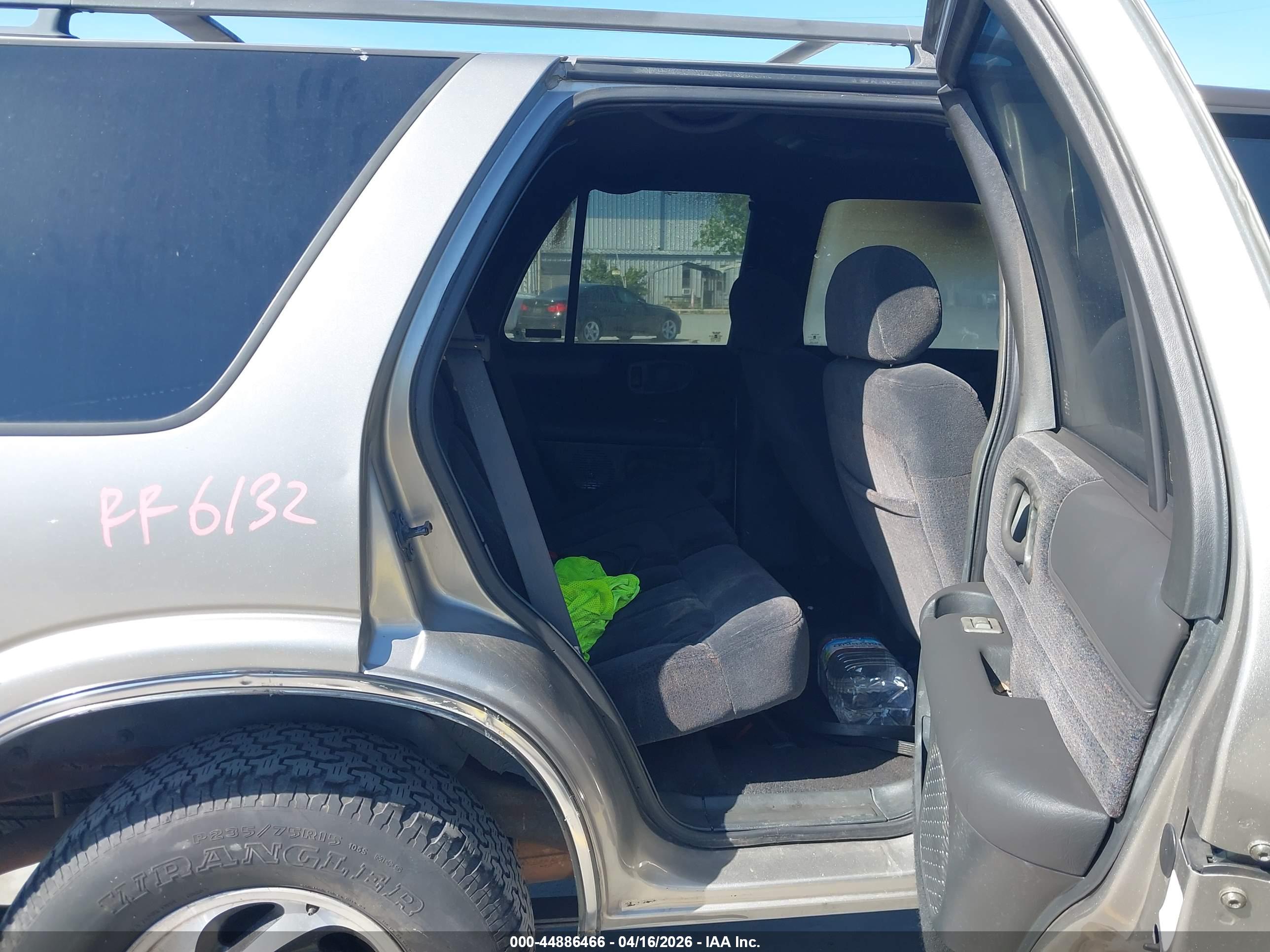 CHEVROLET BLAZER image 8