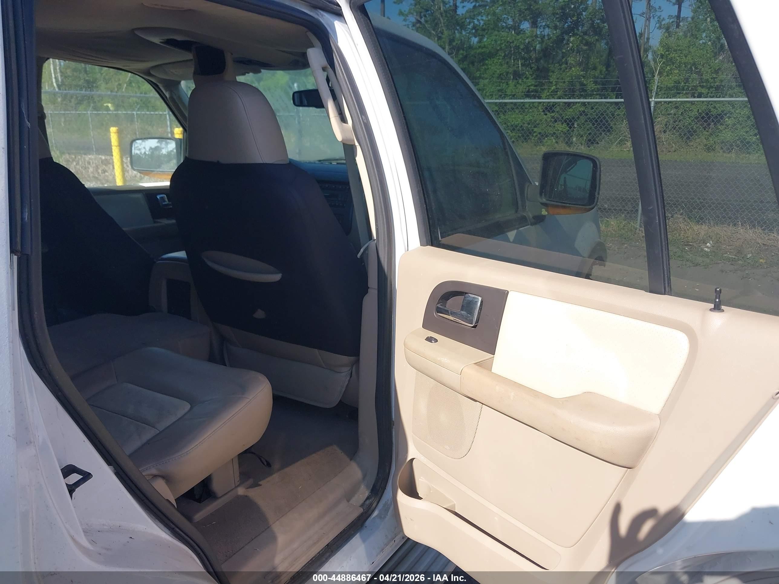 FORD EXPEDITION image 8