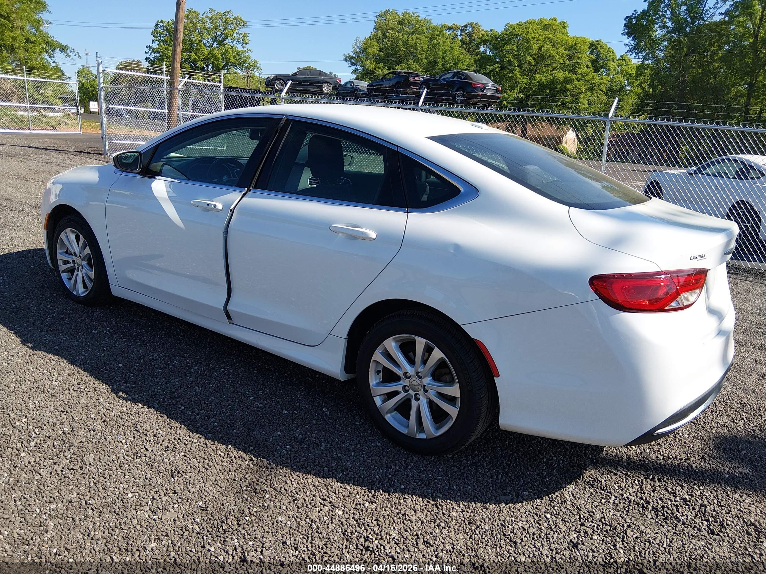 CHRYSLER 200 image 3