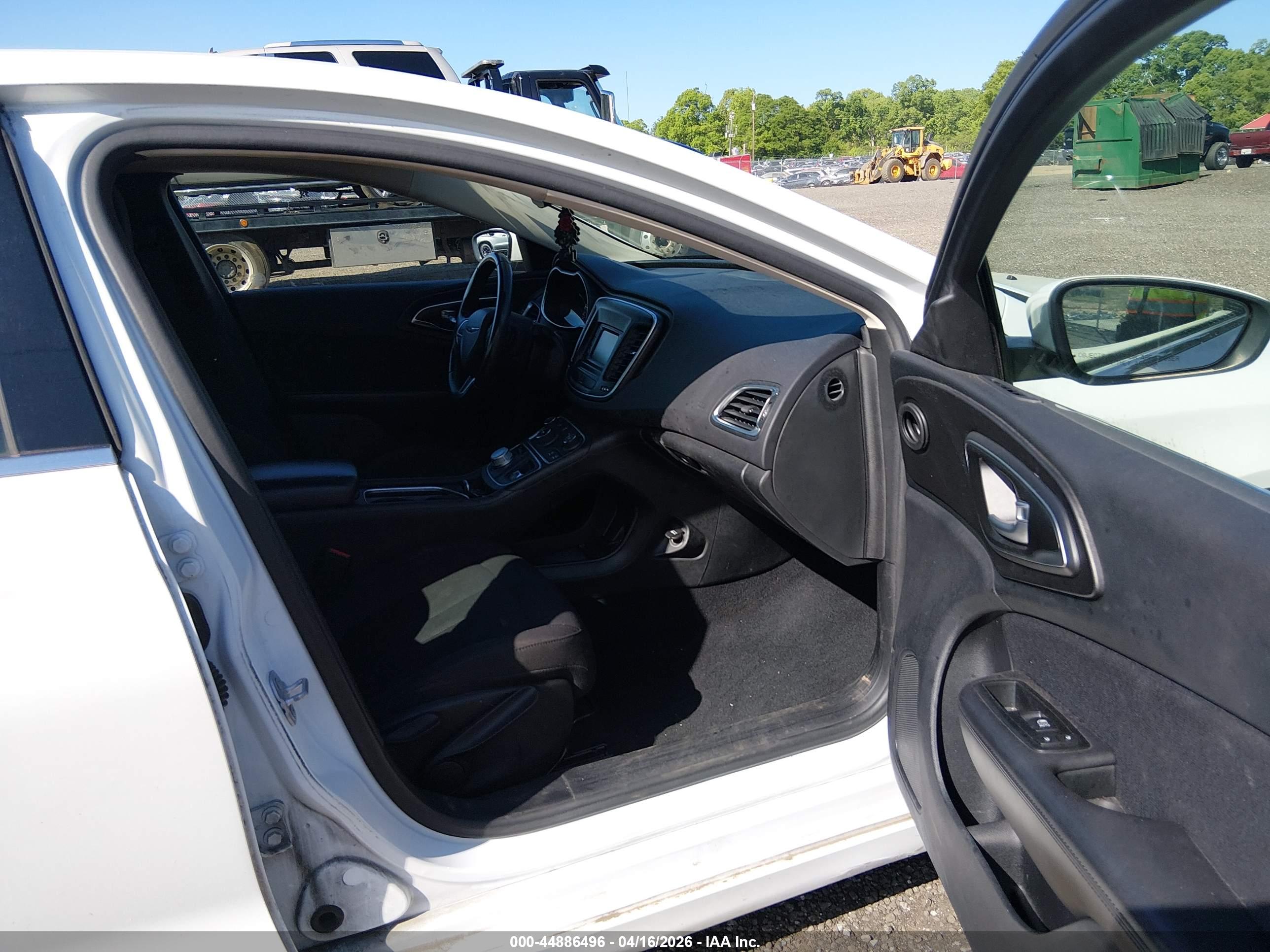 CHRYSLER 200 image 5