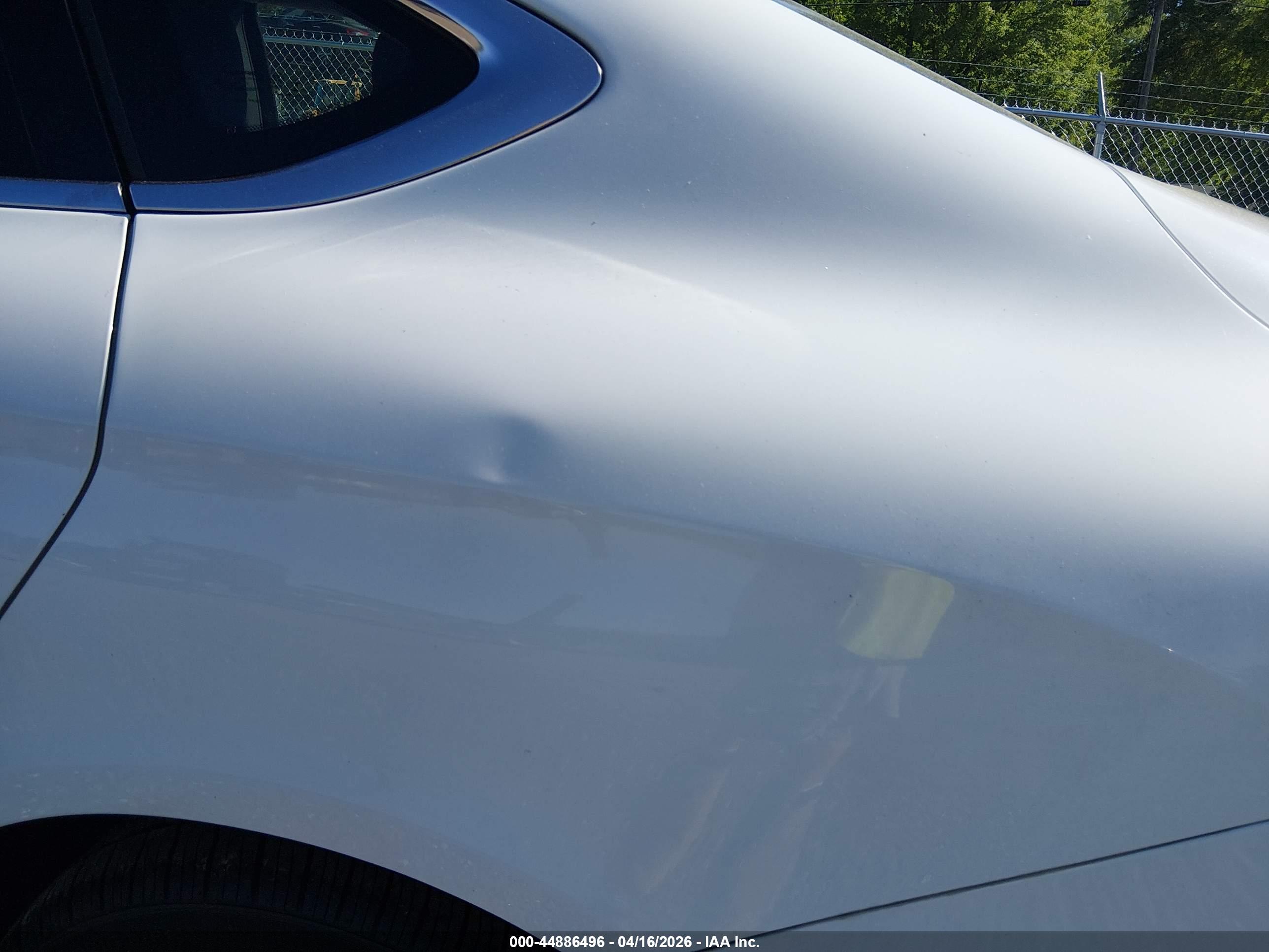 CHRYSLER 200 image 6