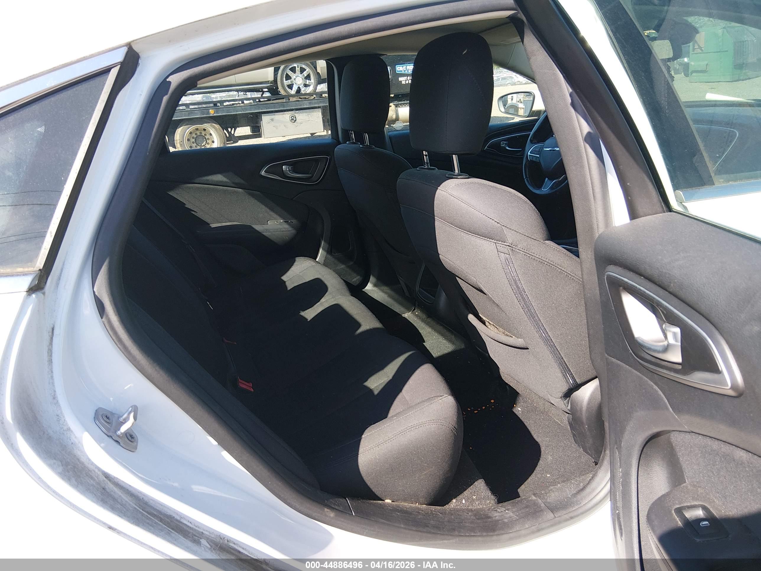 CHRYSLER 200 image 8