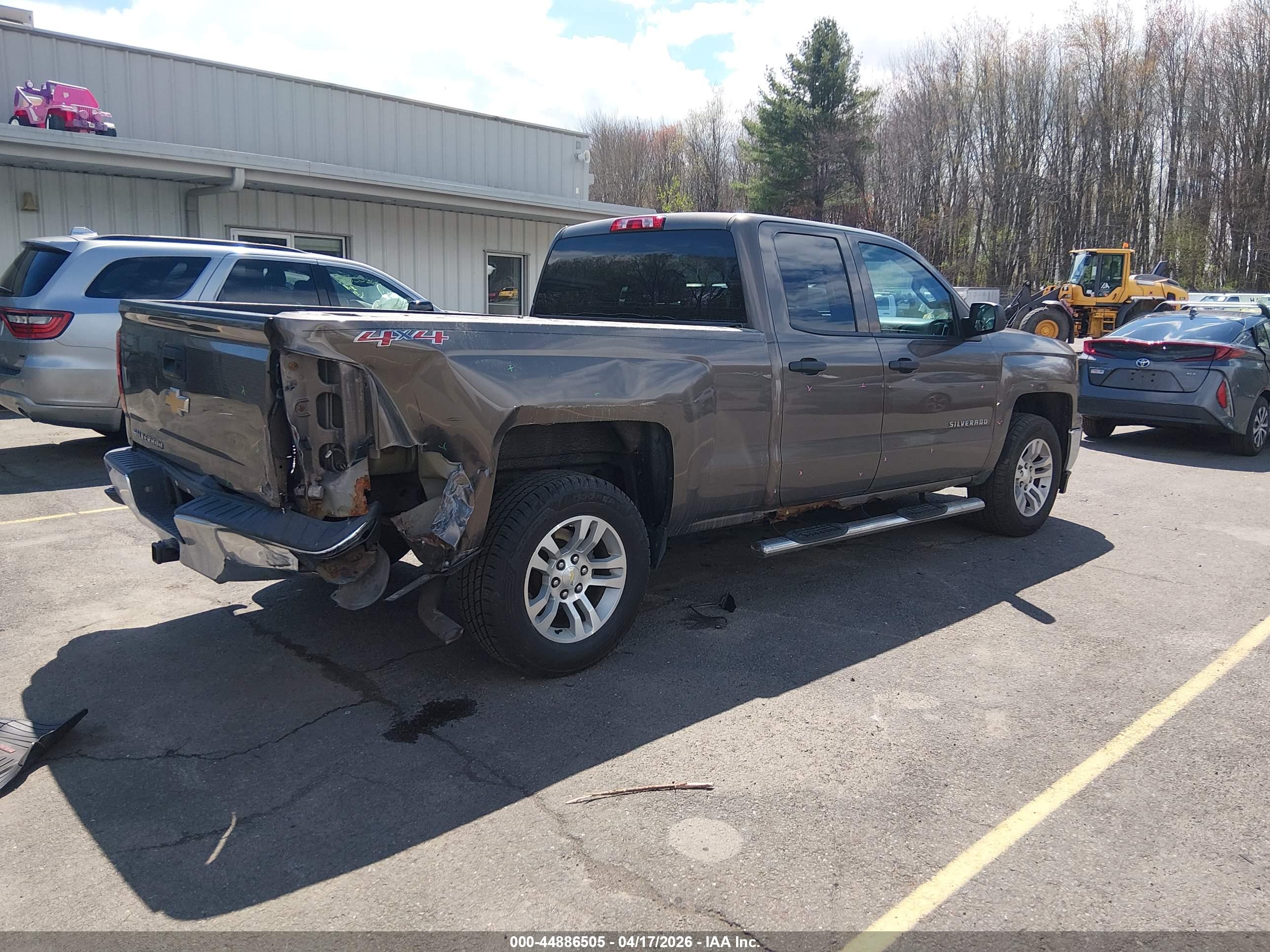 CHEVROLET SILVERADO image 4