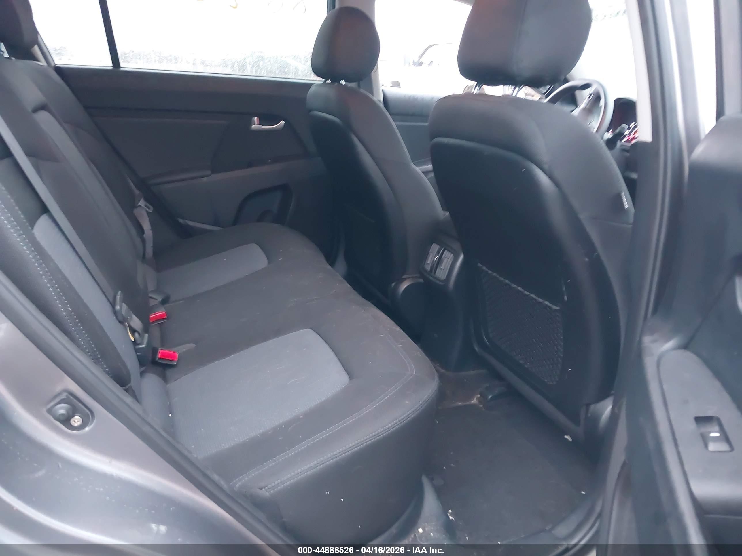 KIA SPORTAGE image 8