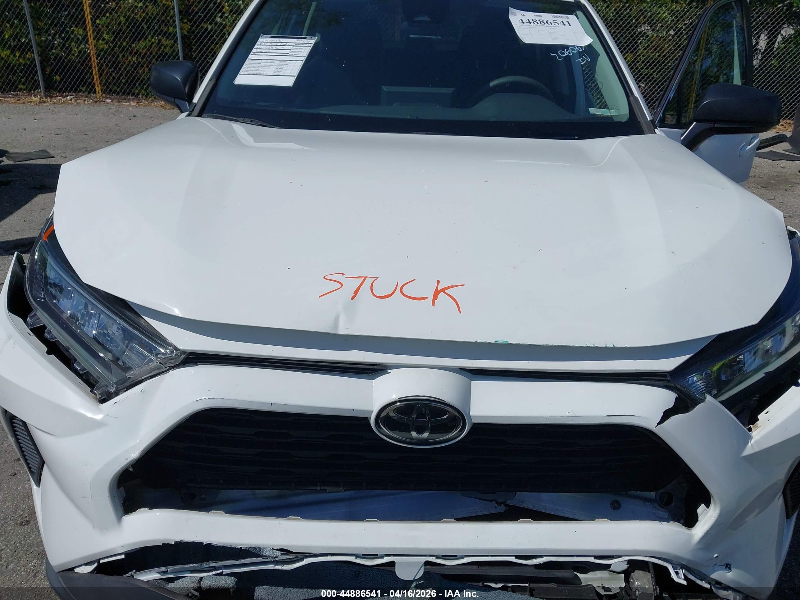 TOYOTA RAV4 image 10