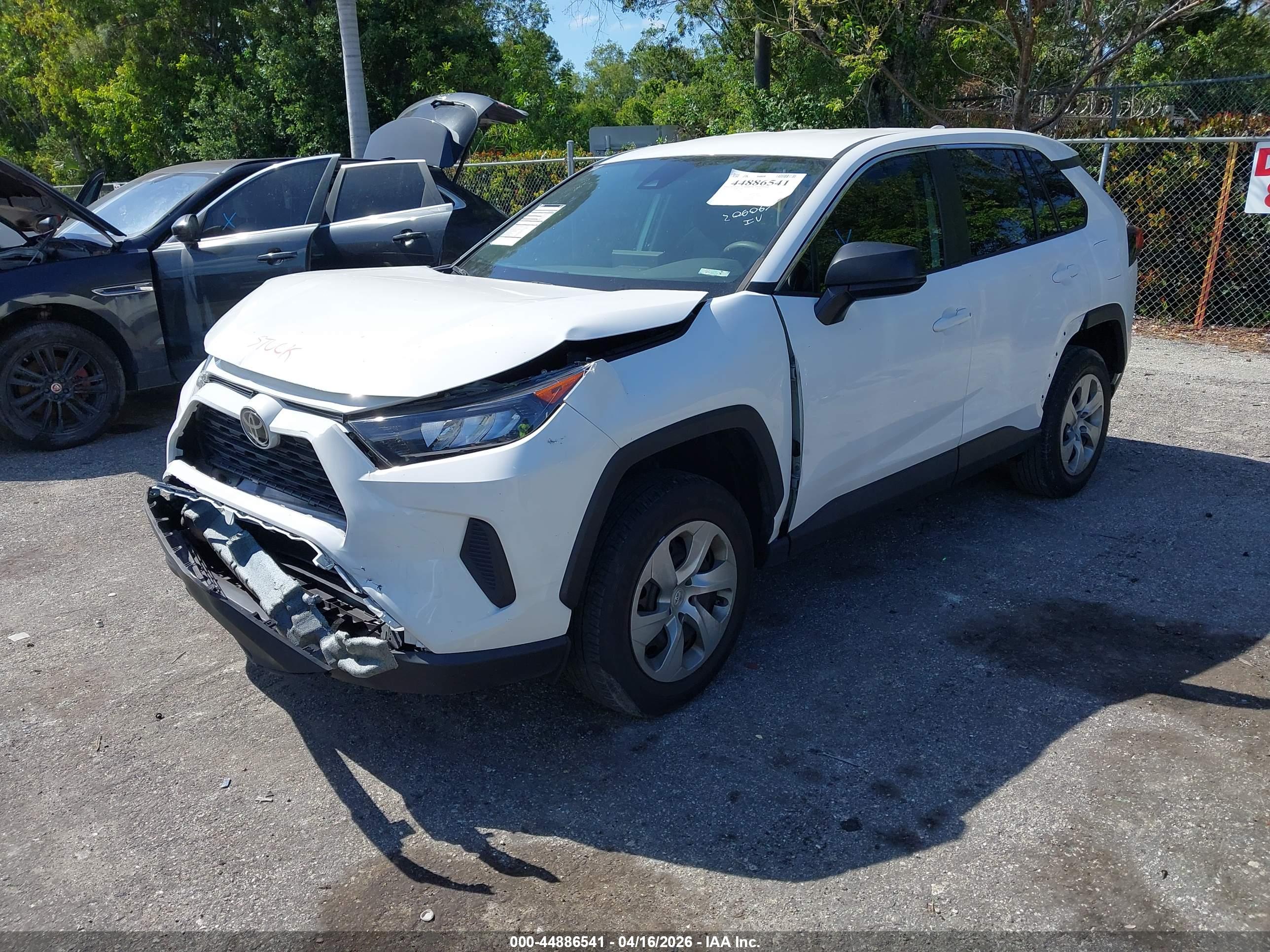 TOYOTA RAV4 image 2