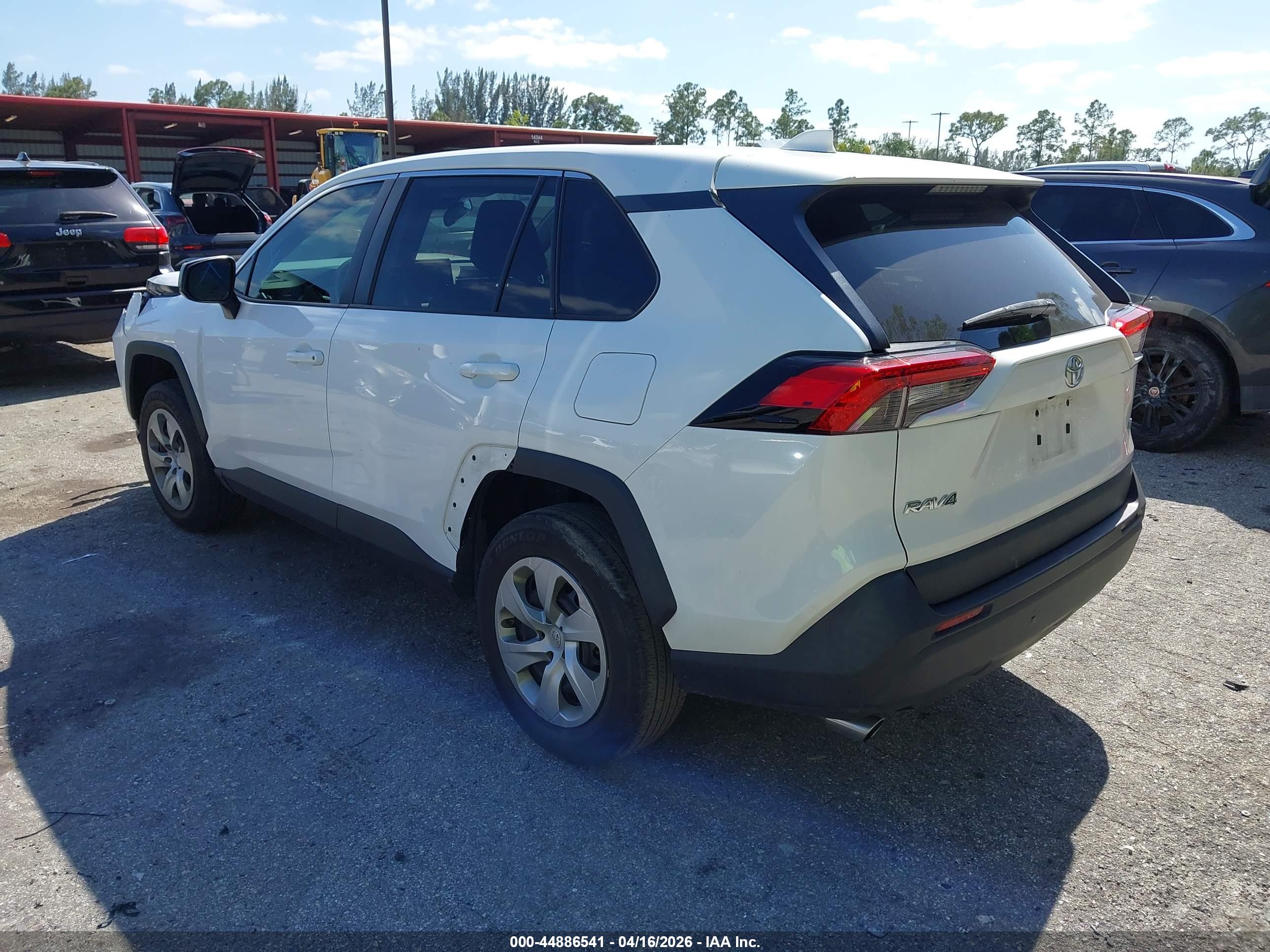 TOYOTA RAV4 image 3