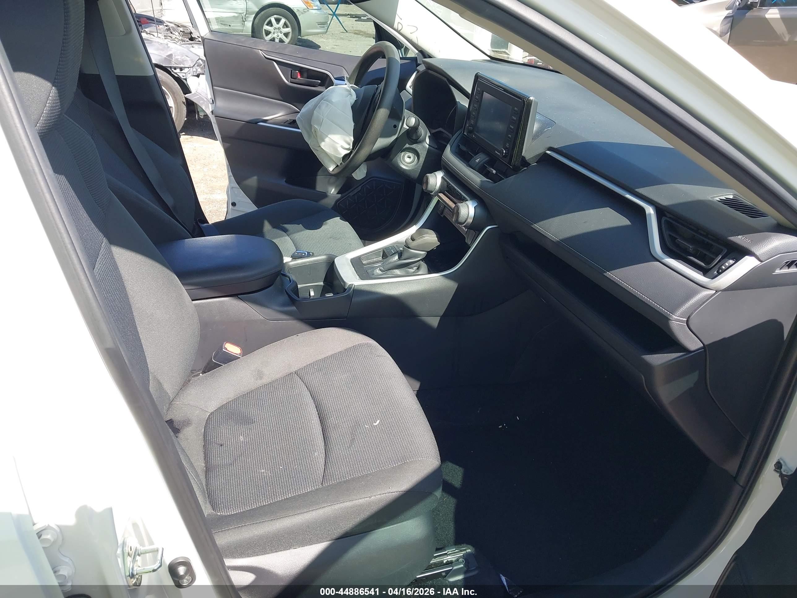 TOYOTA RAV4 image 5