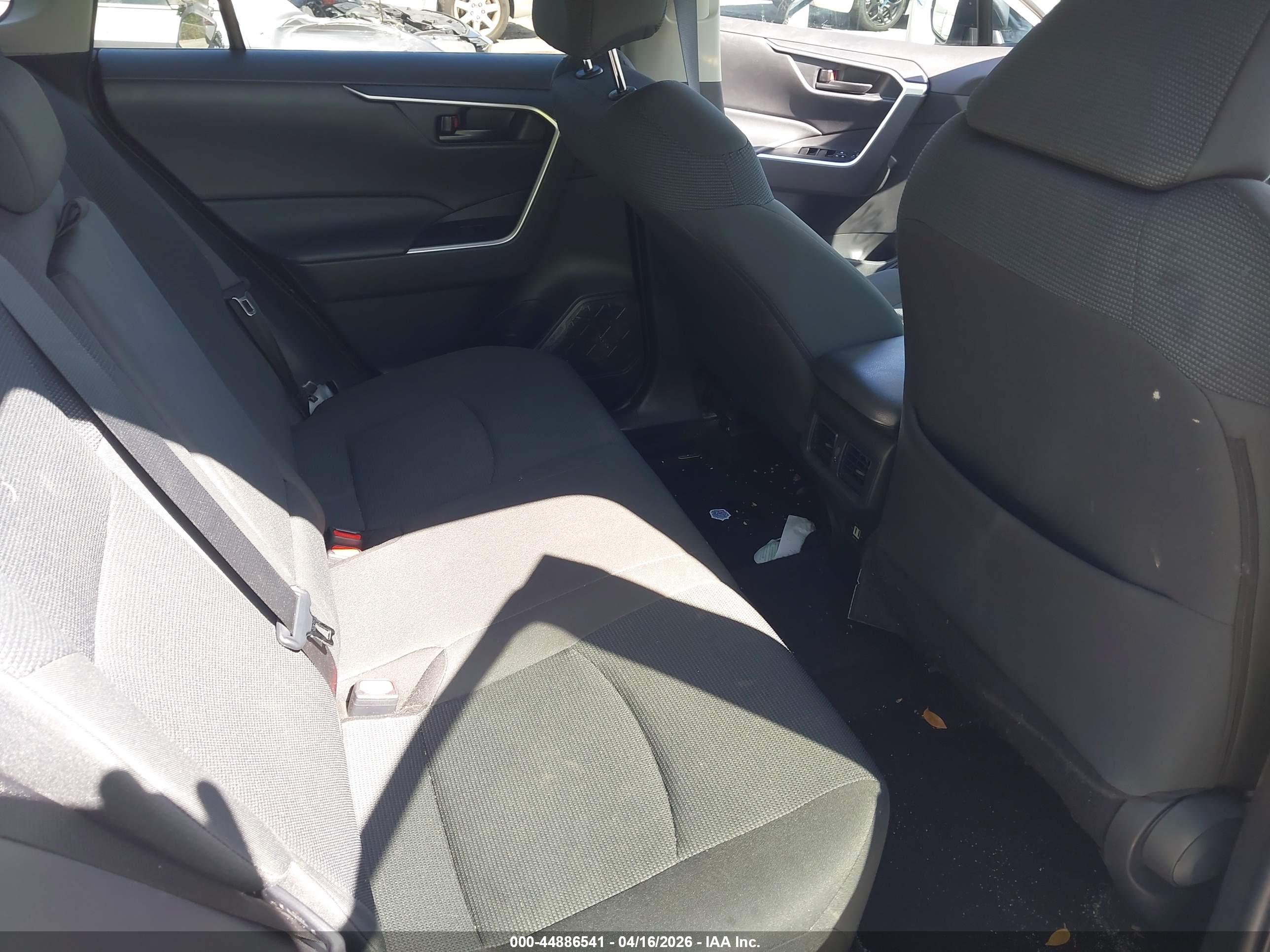 TOYOTA RAV4 image 8