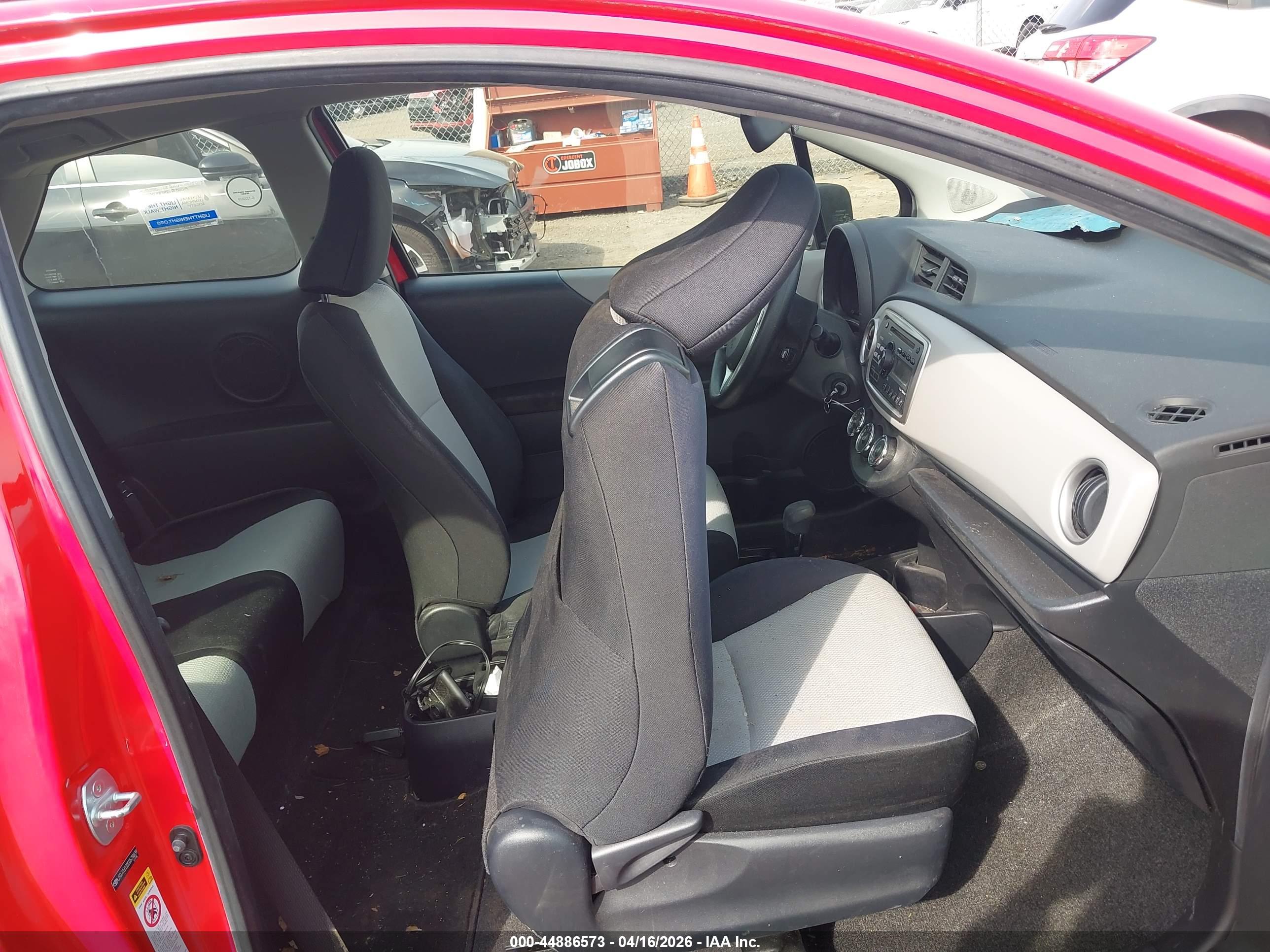 TOYOTA YARIS image 8