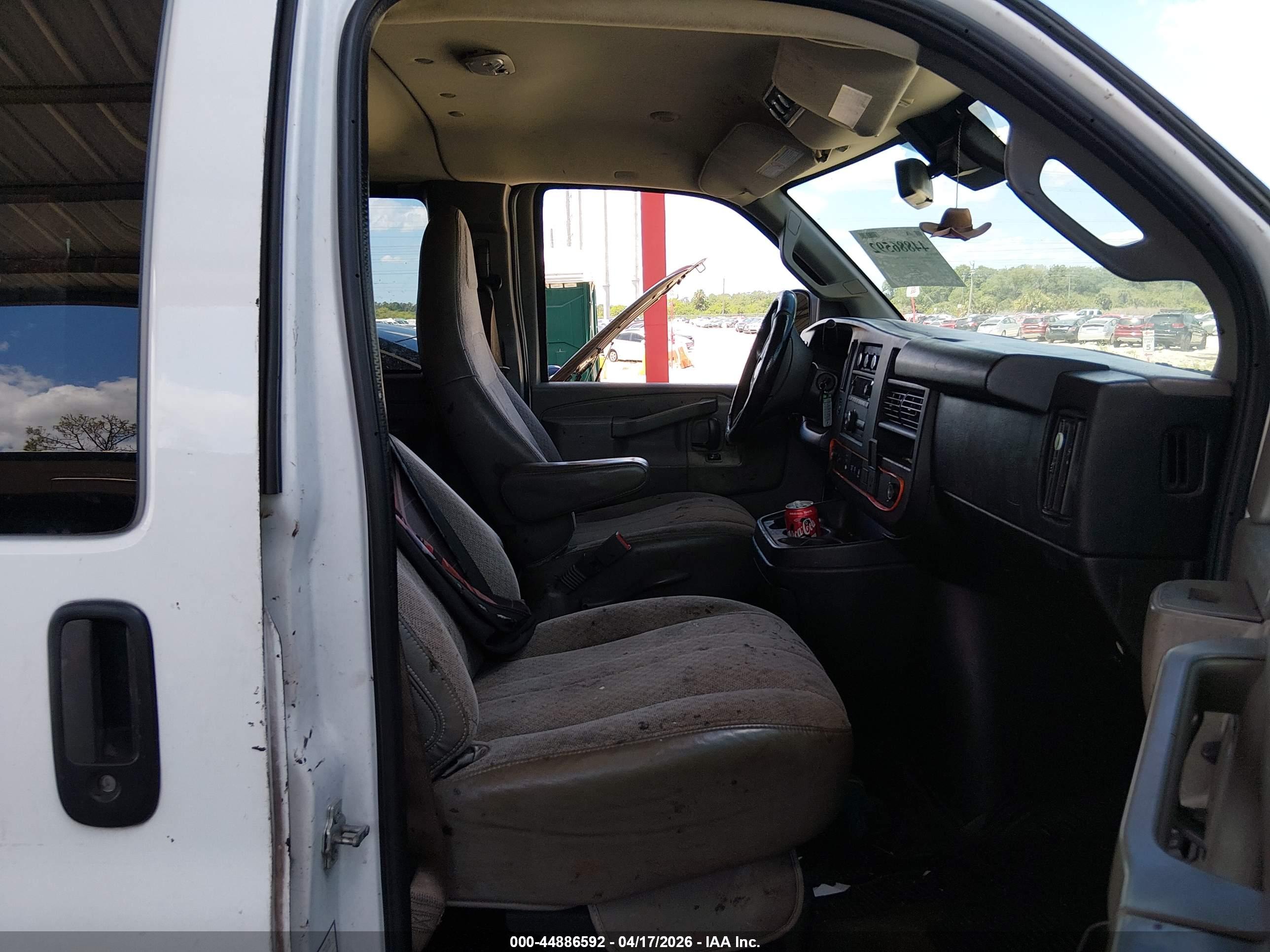 CHEVROLET EXPRESS image 5