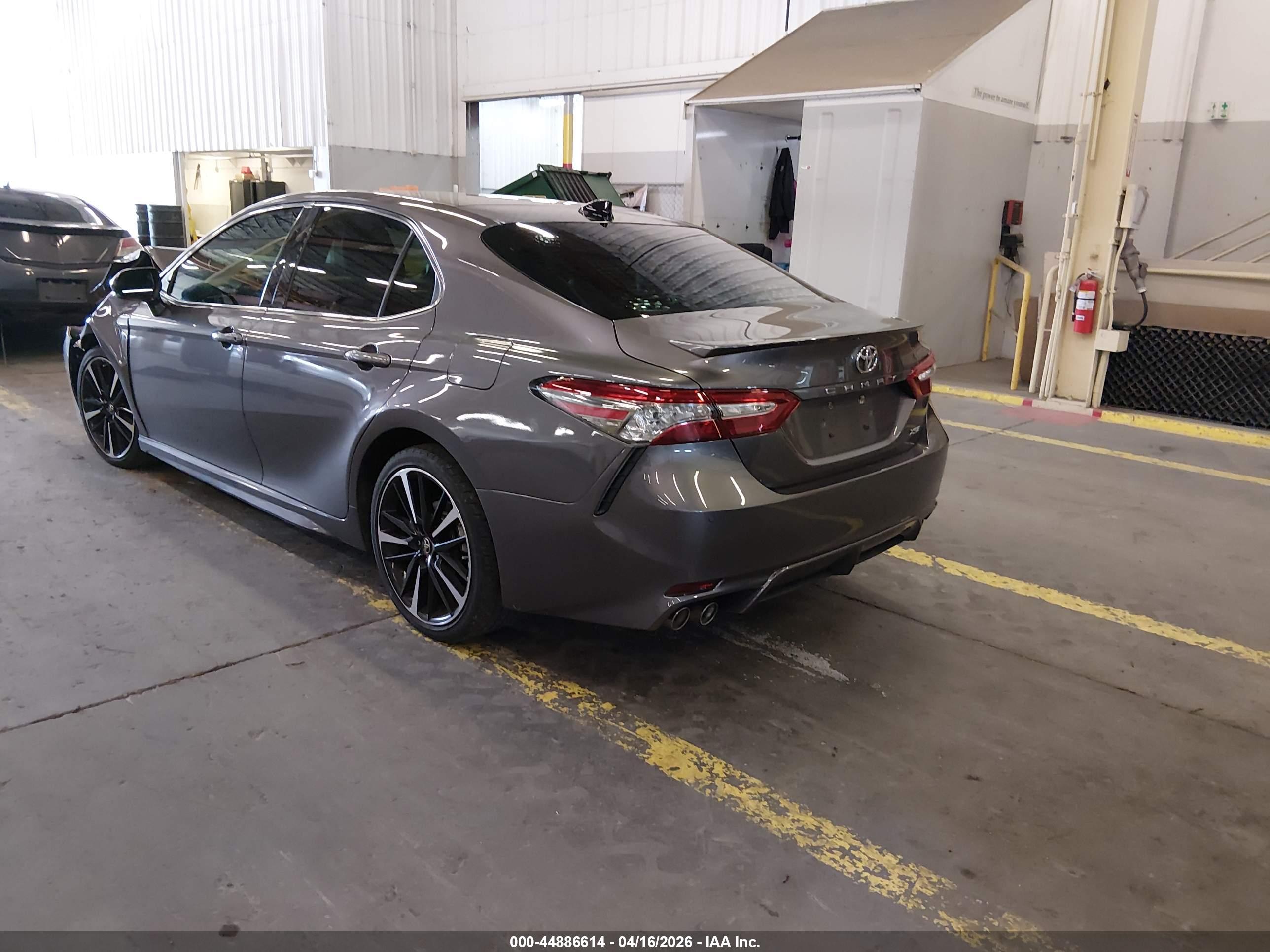 TOYOTA CAMRY image 3