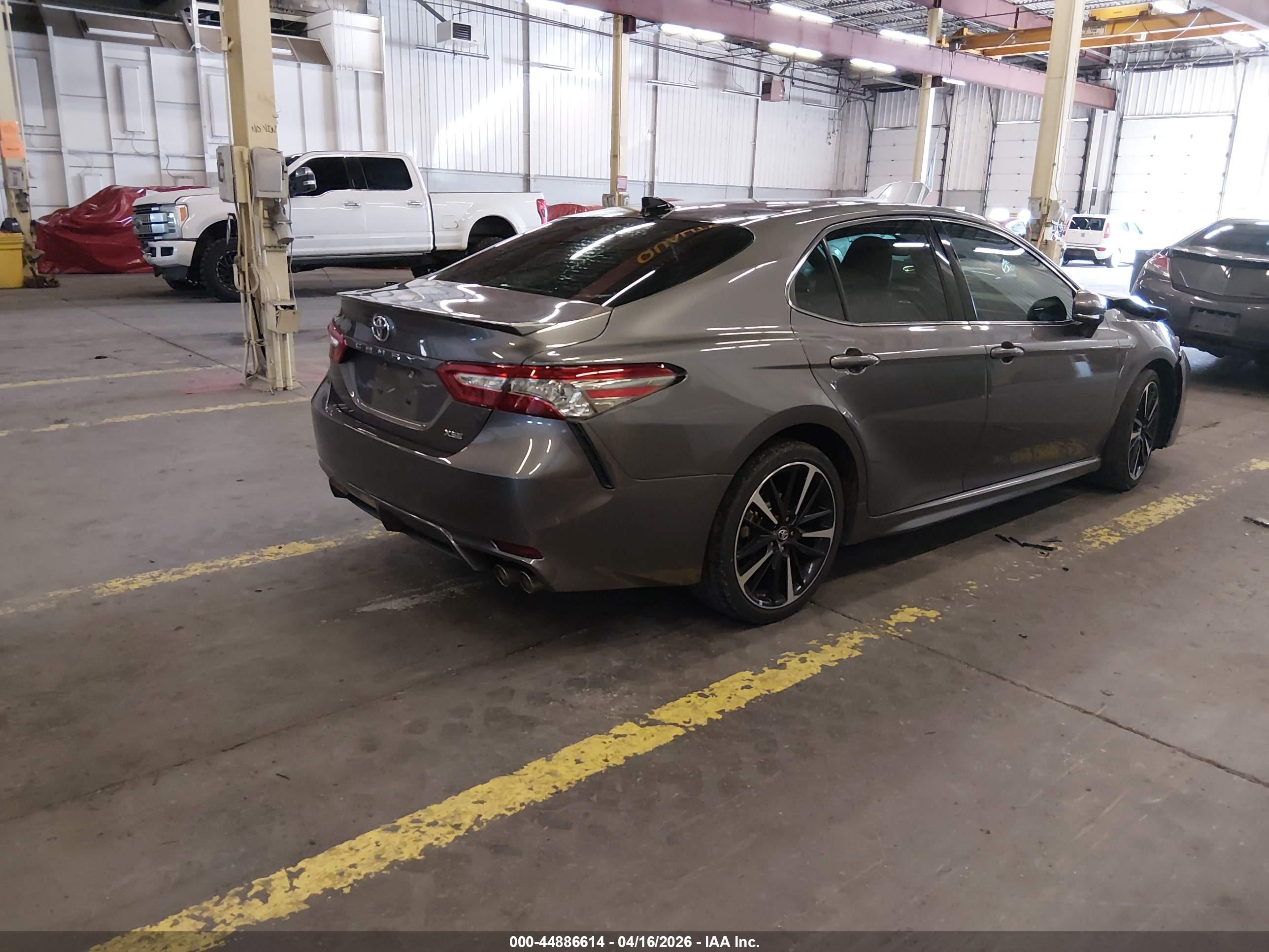 TOYOTA CAMRY image 4