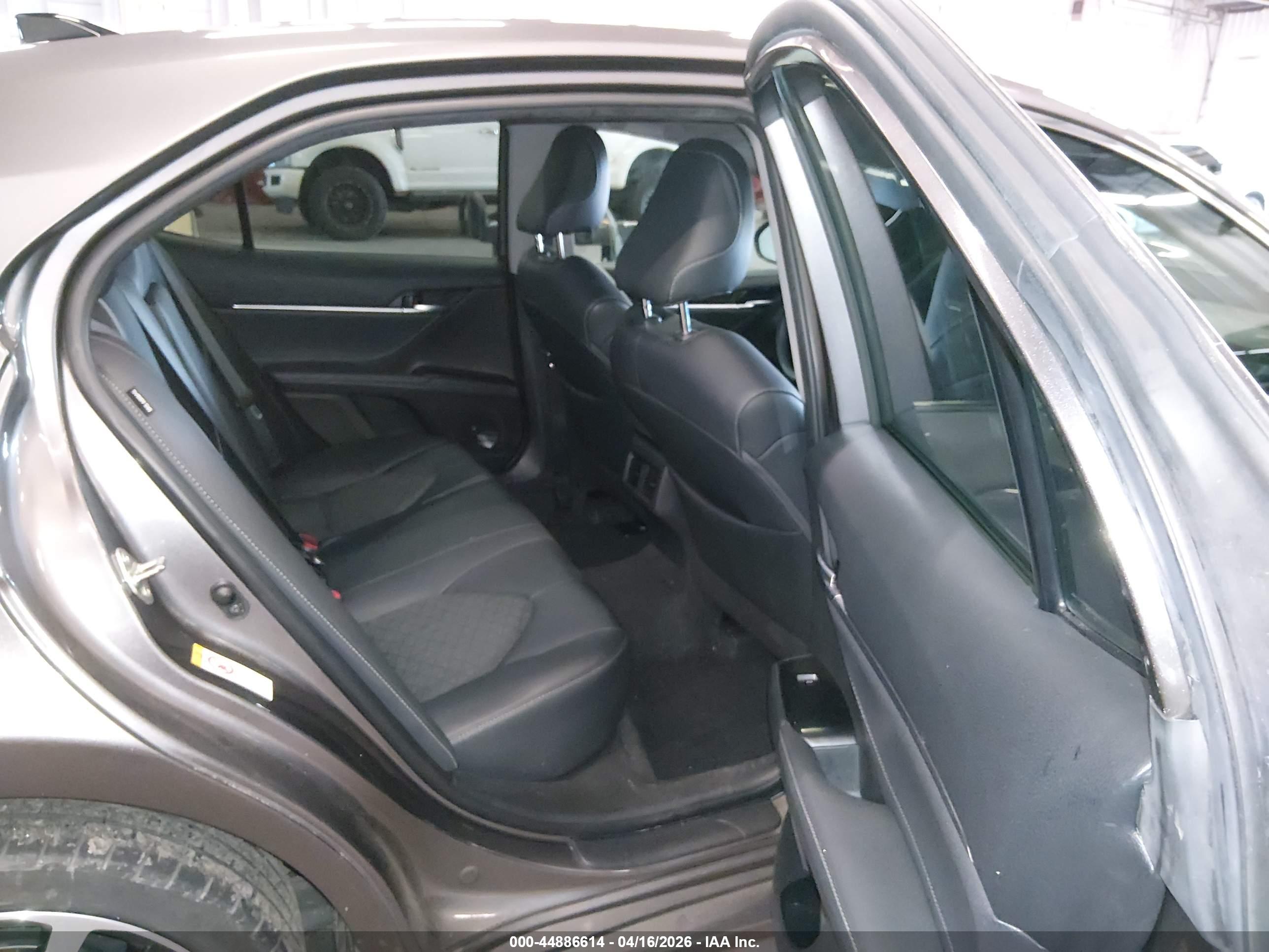 TOYOTA CAMRY image 8