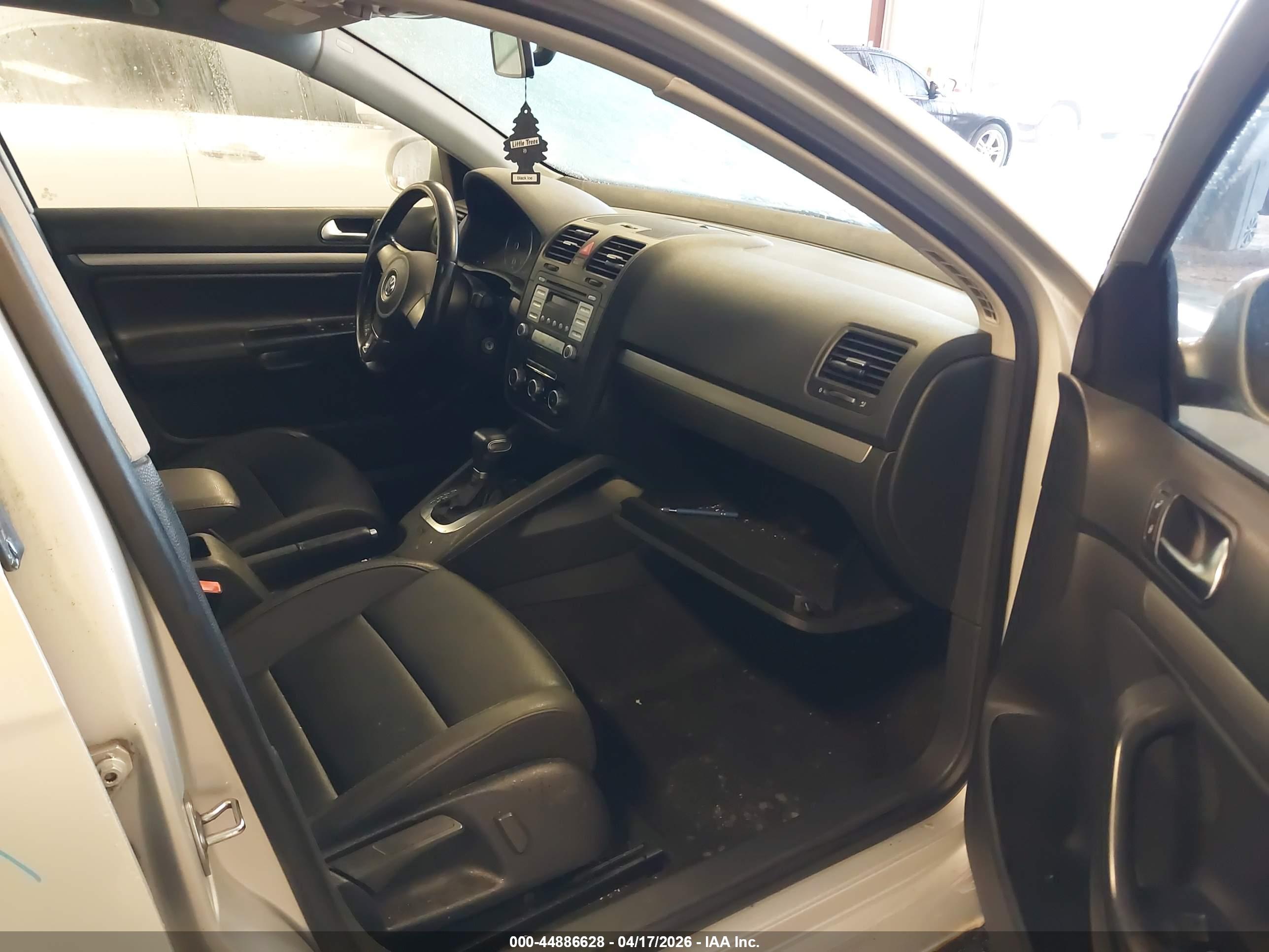 VOLKSWAGEN JETTA image 5