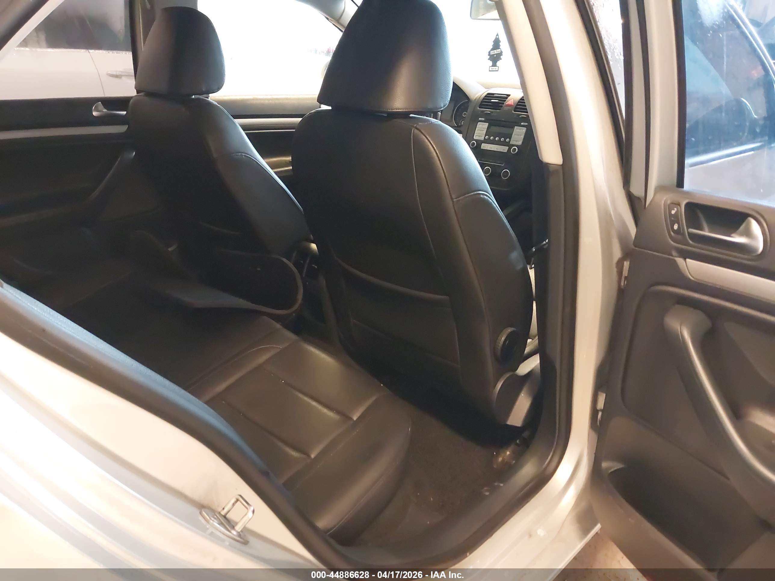 VOLKSWAGEN JETTA image 8