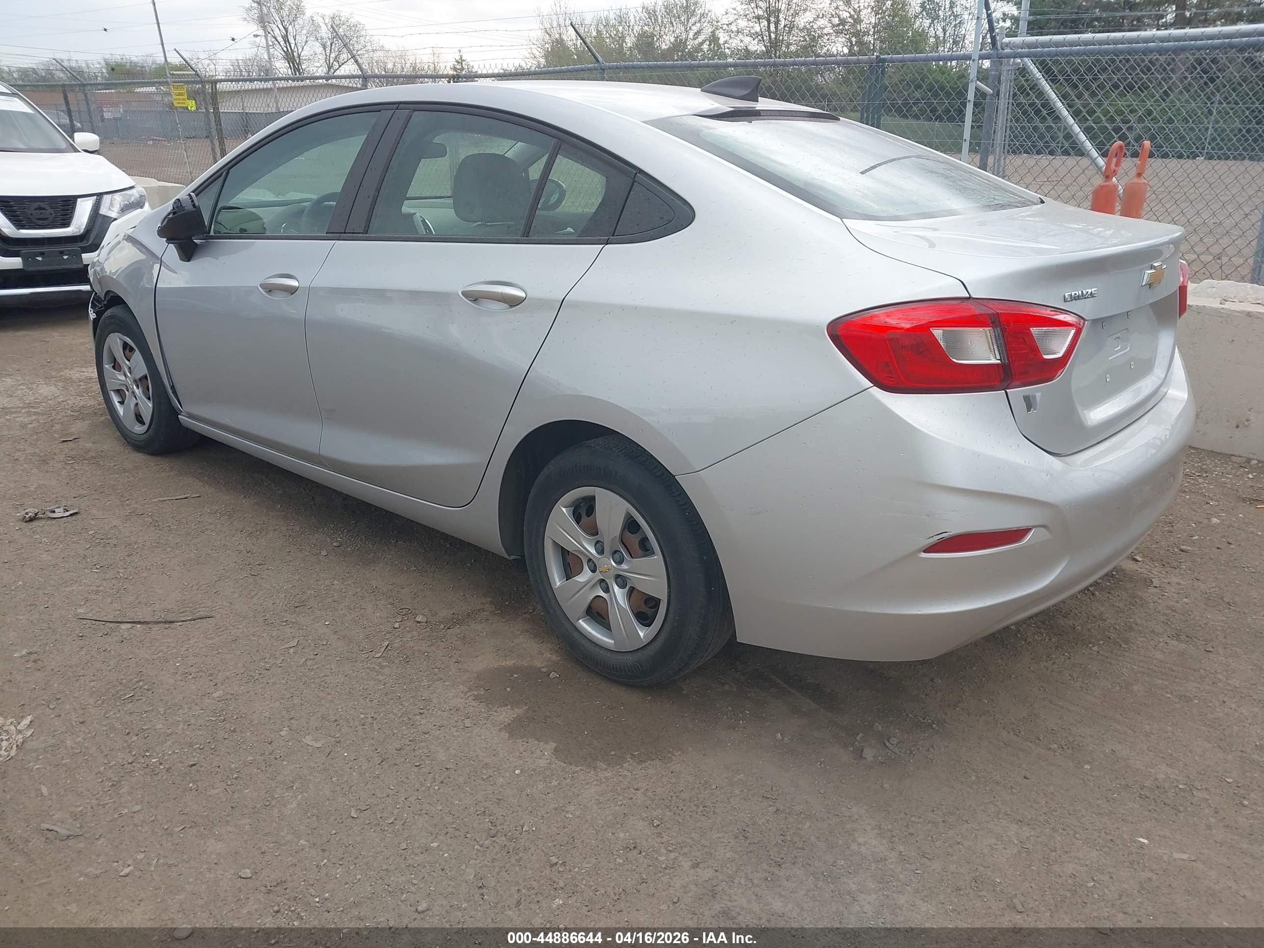 CHEVROLET CRUZE image 3