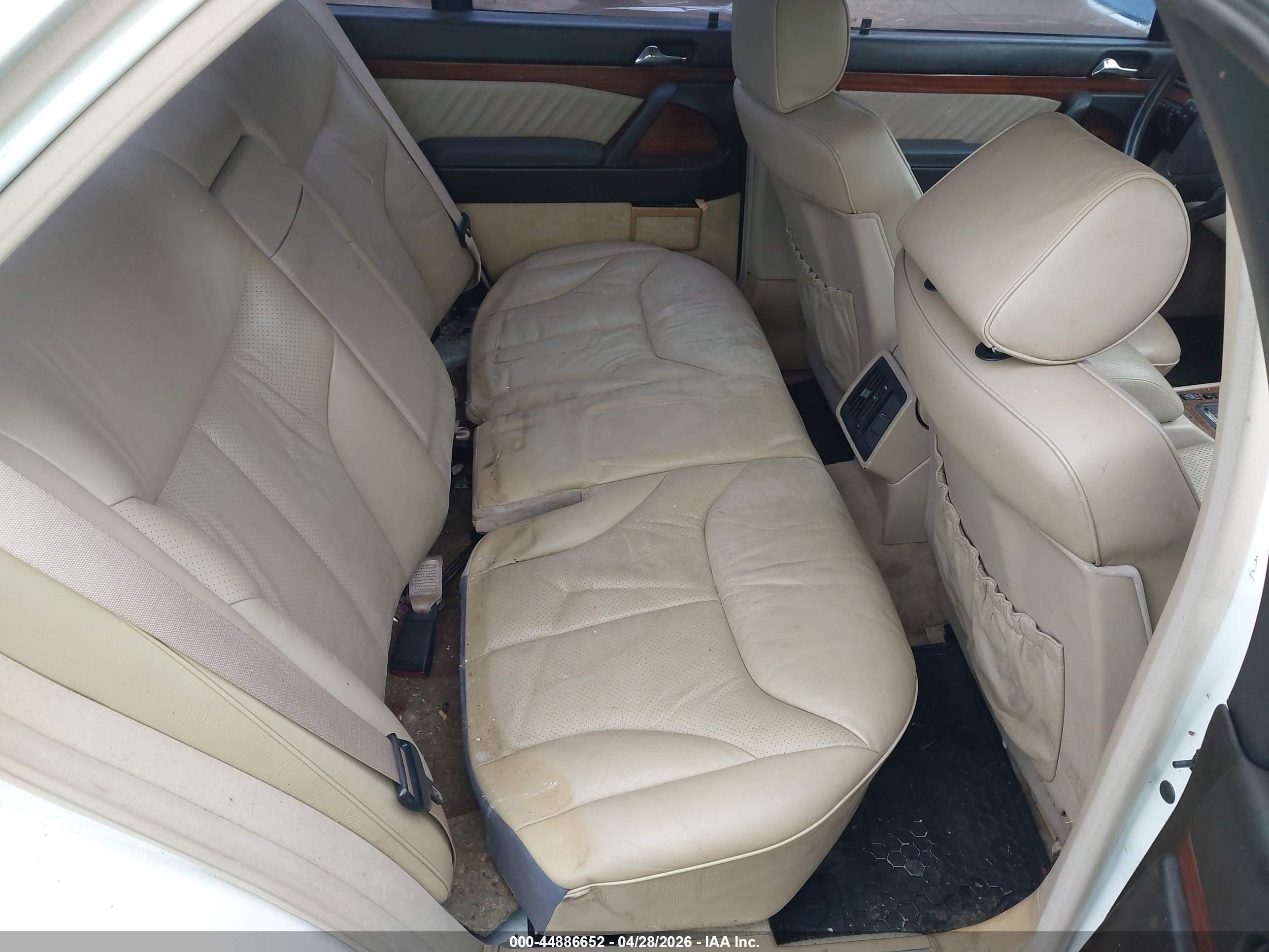 MERCEDES-BENZ 300 image 8
