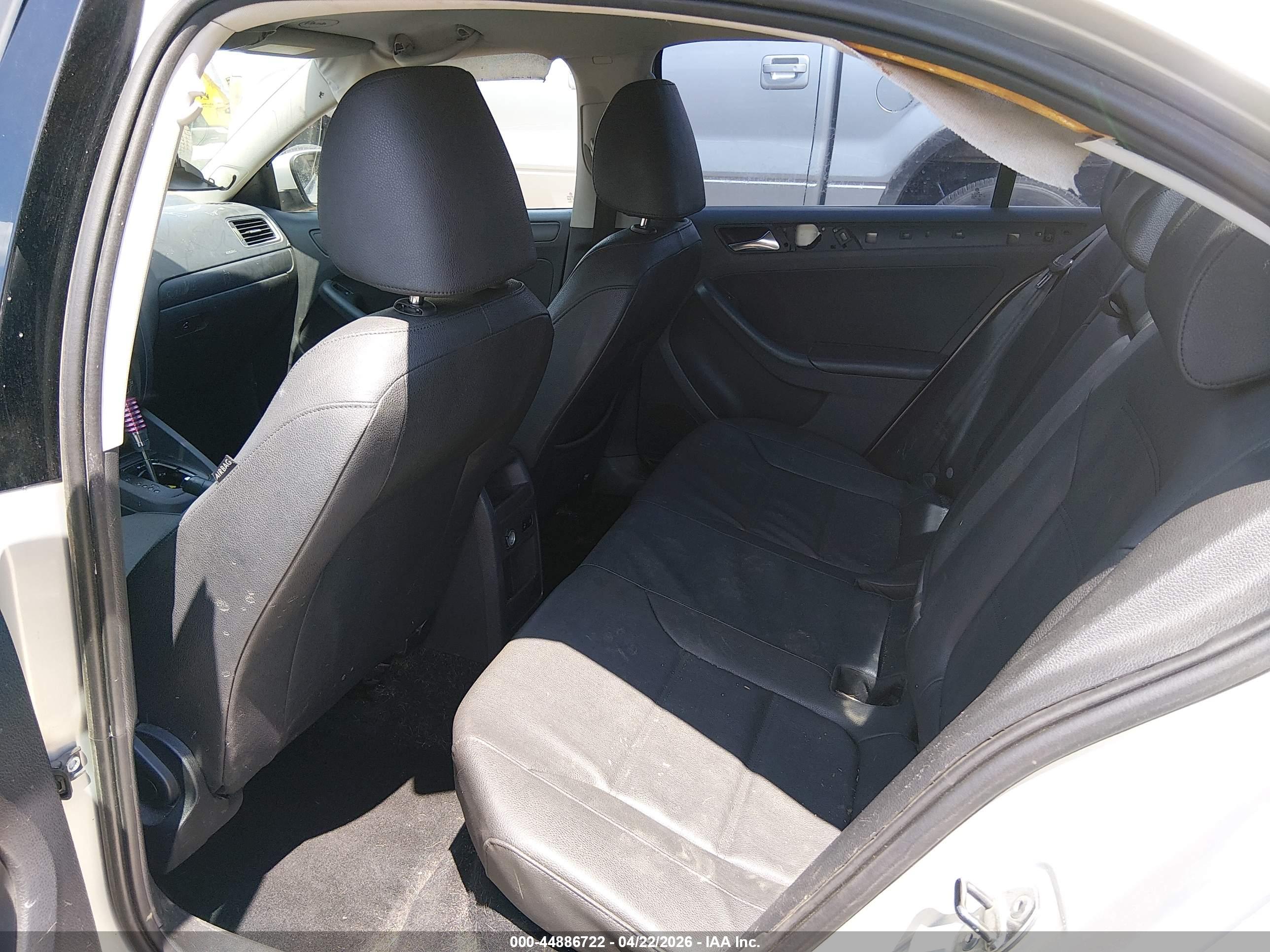 VOLKSWAGEN JETTA image 8
