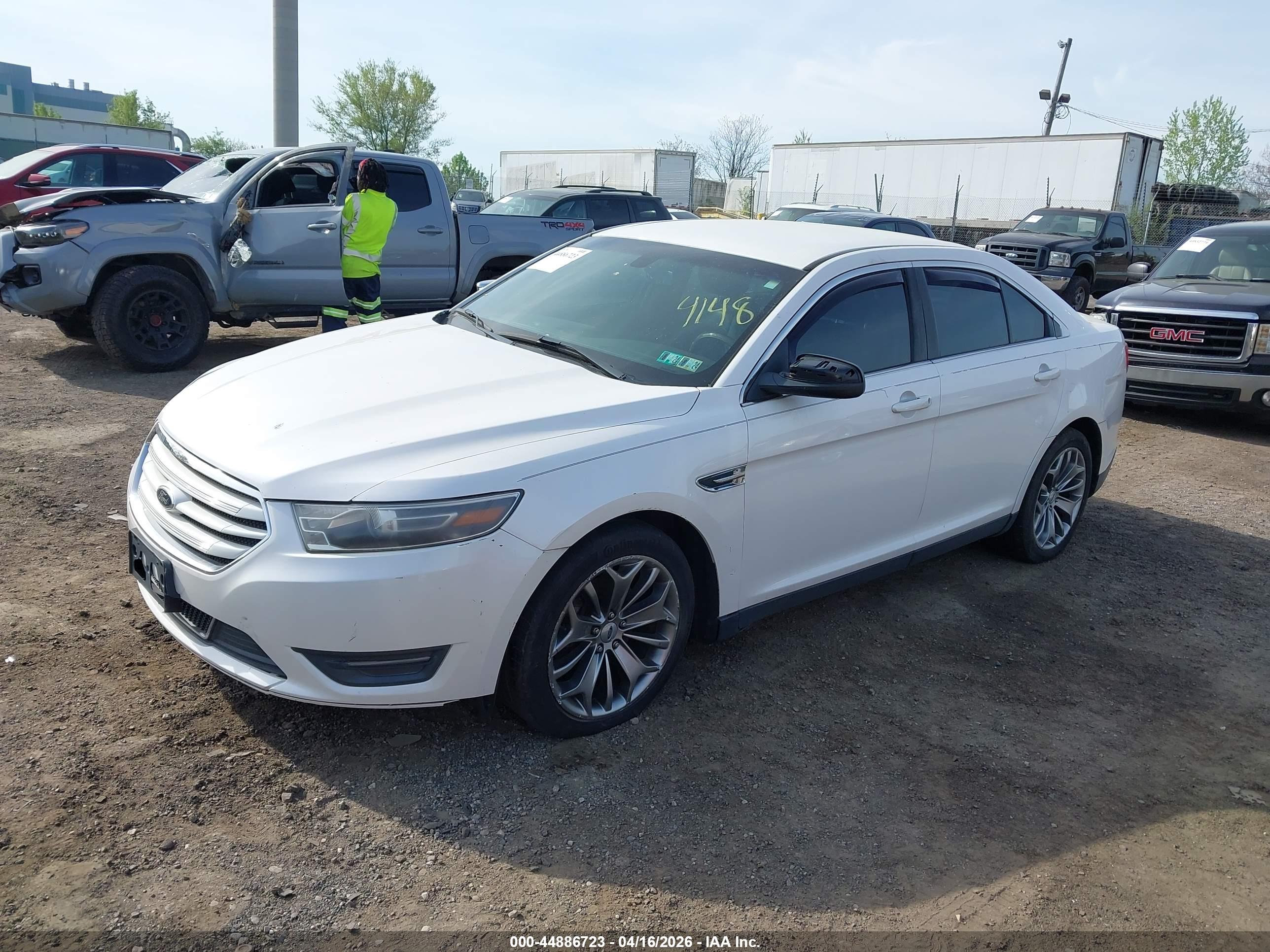 FORD TAURUS image 2