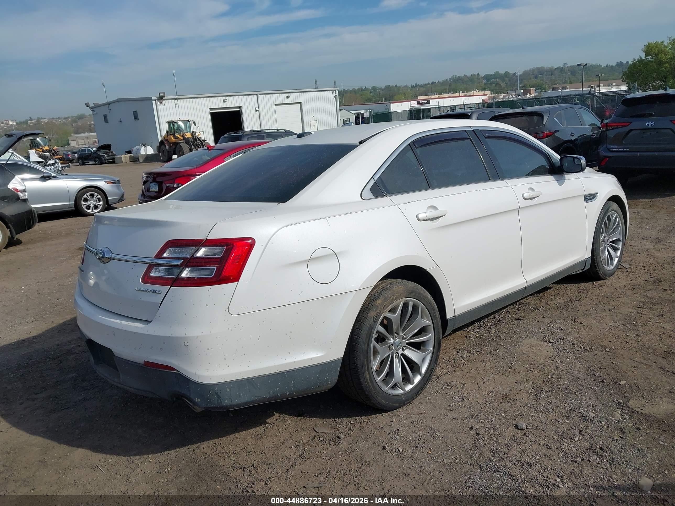 FORD TAURUS image 4