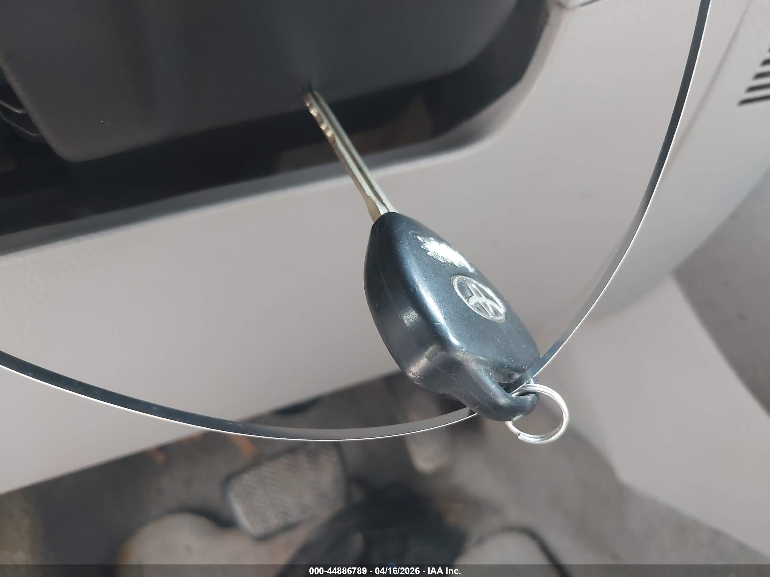 TOYOTA RAV4 image 11