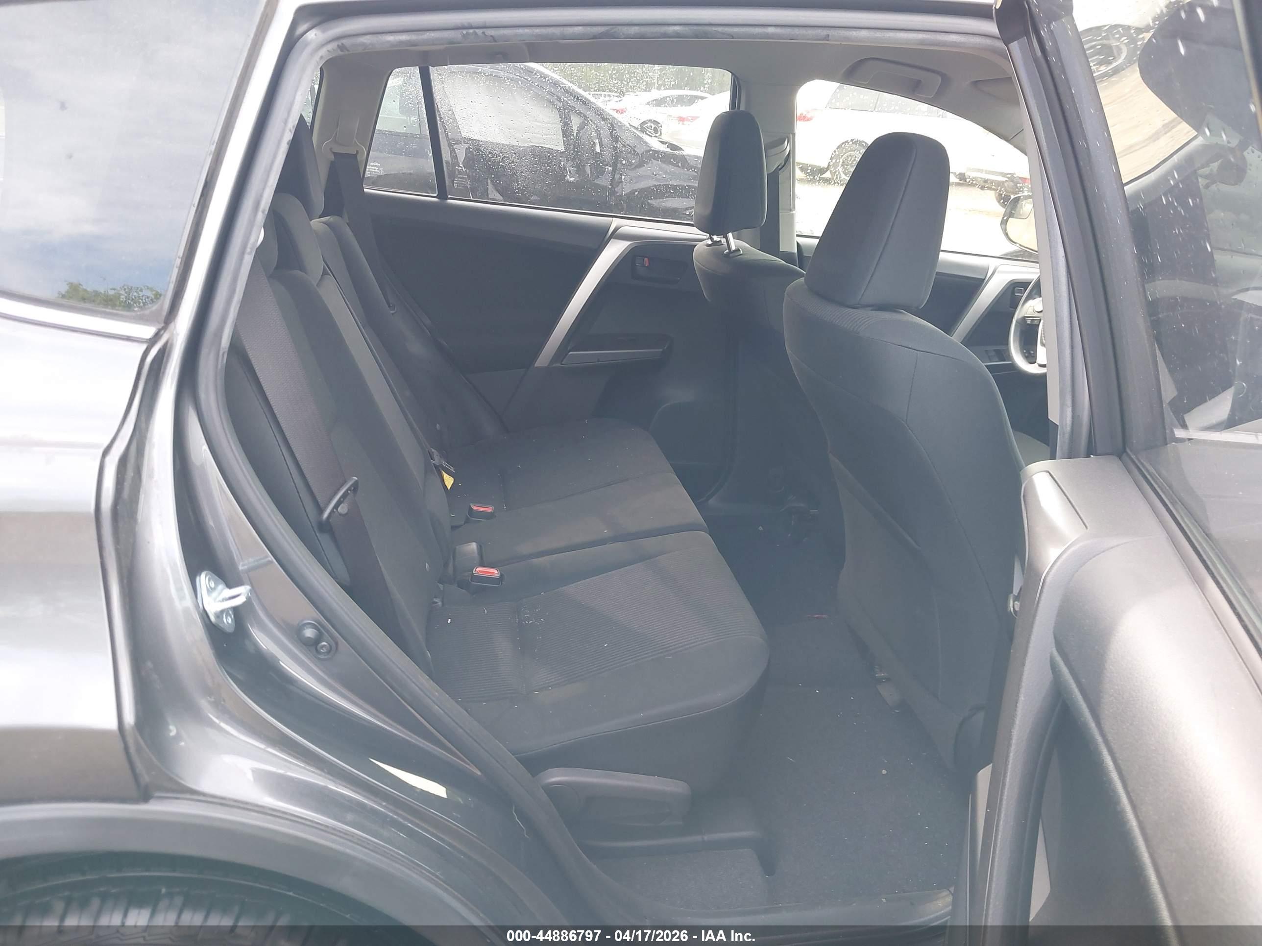 TOYOTA RAV4 image 8